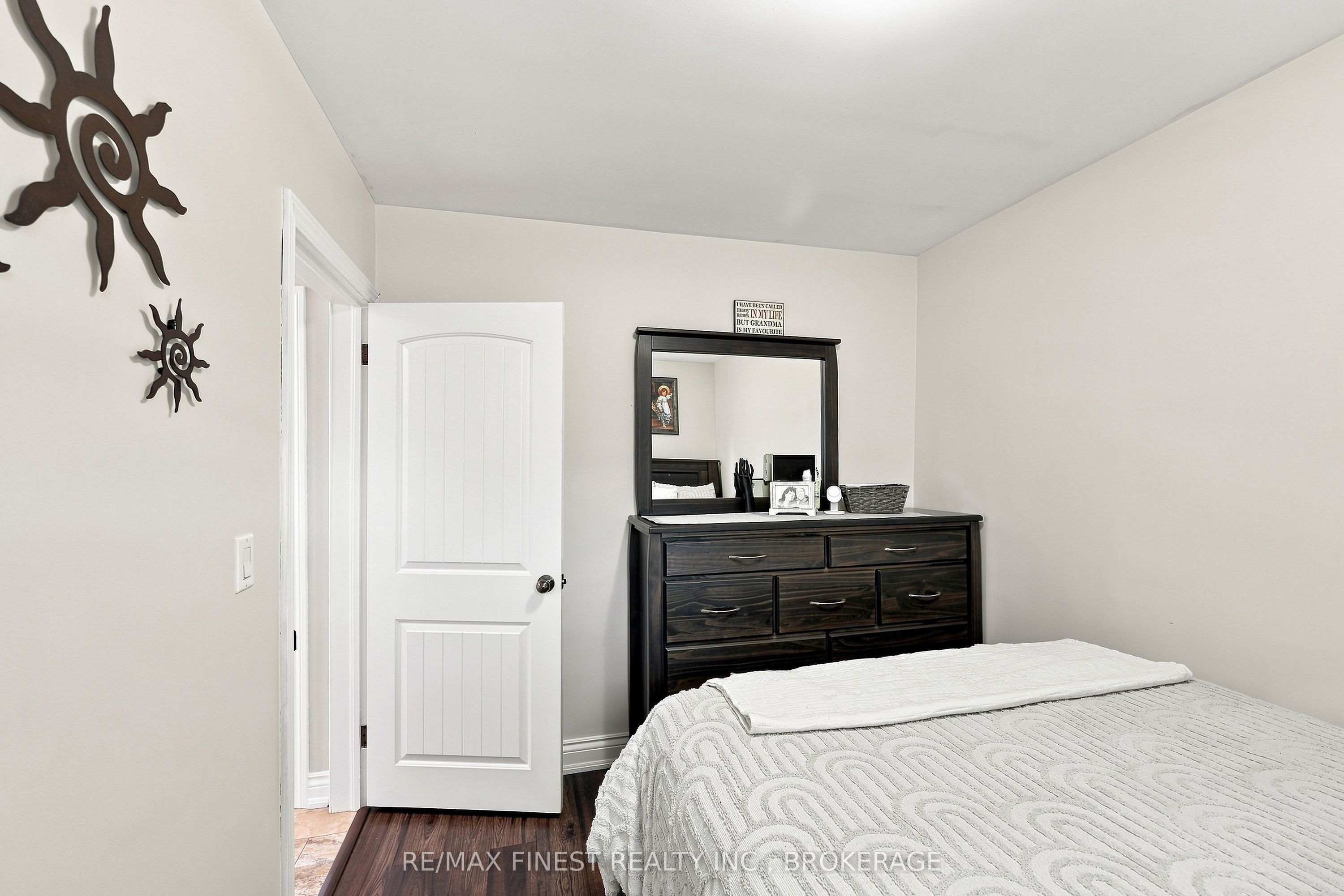 581 Division Street Property Photo 23