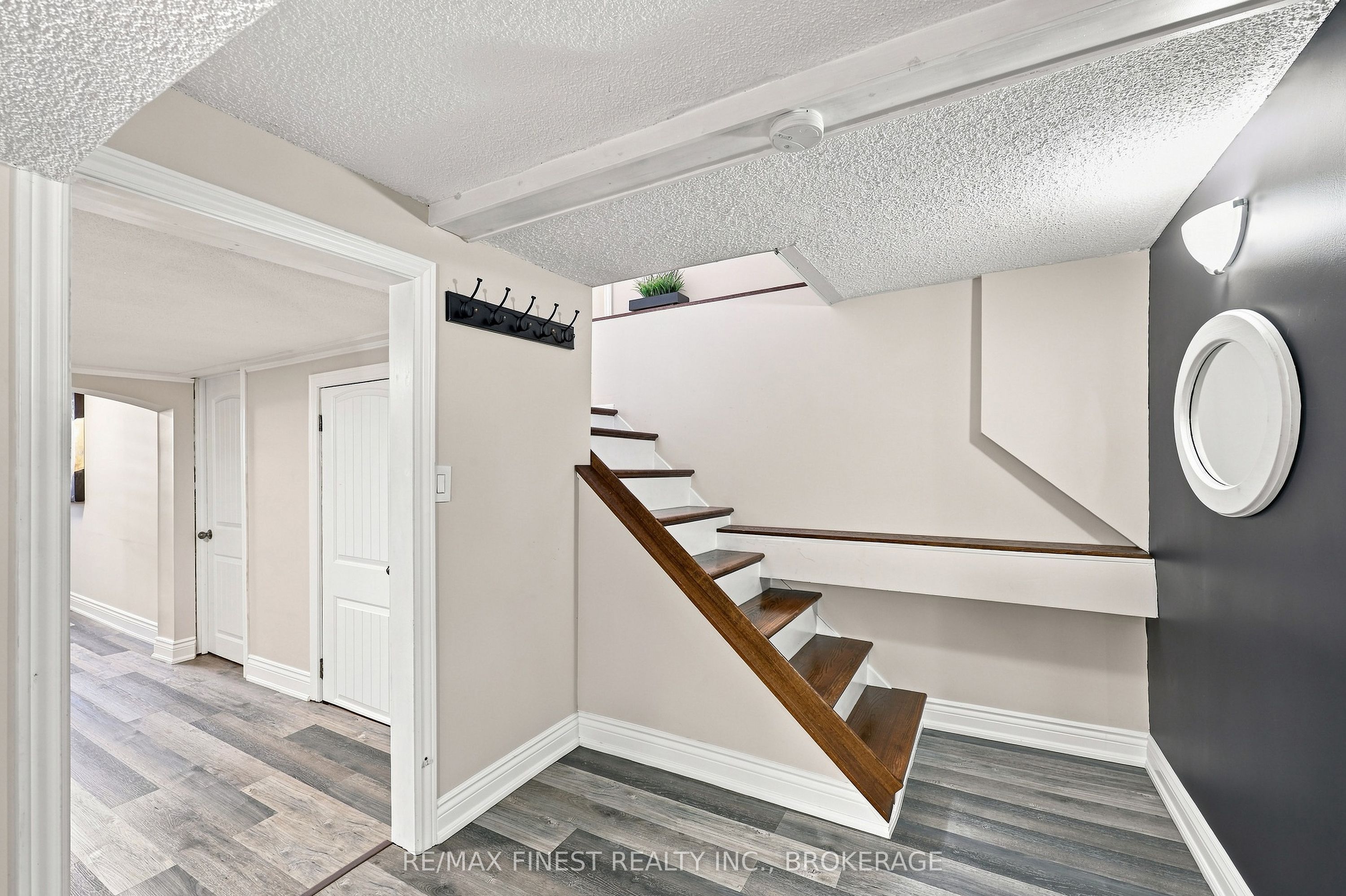 581 Division Street Property Photo 25