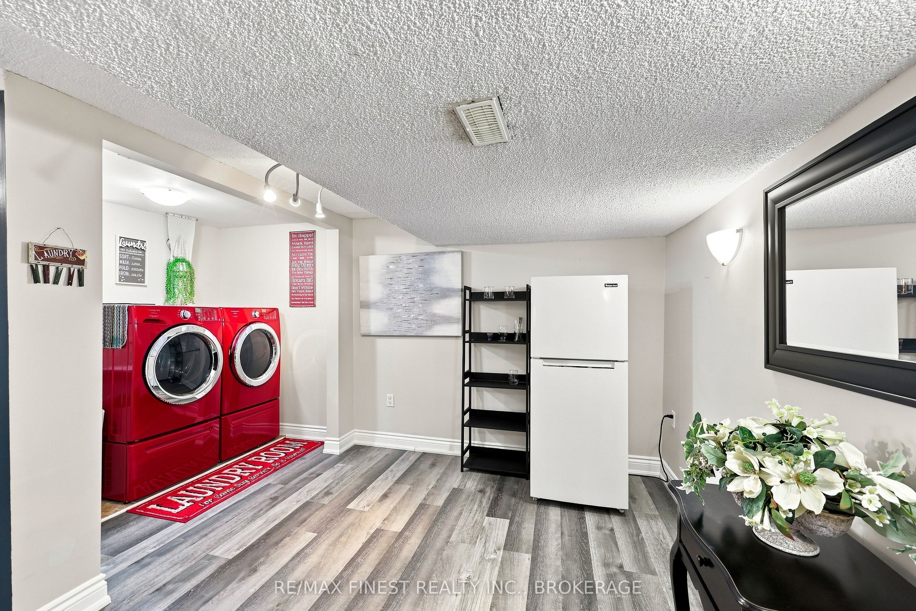 581 Division Street Property Photo 26