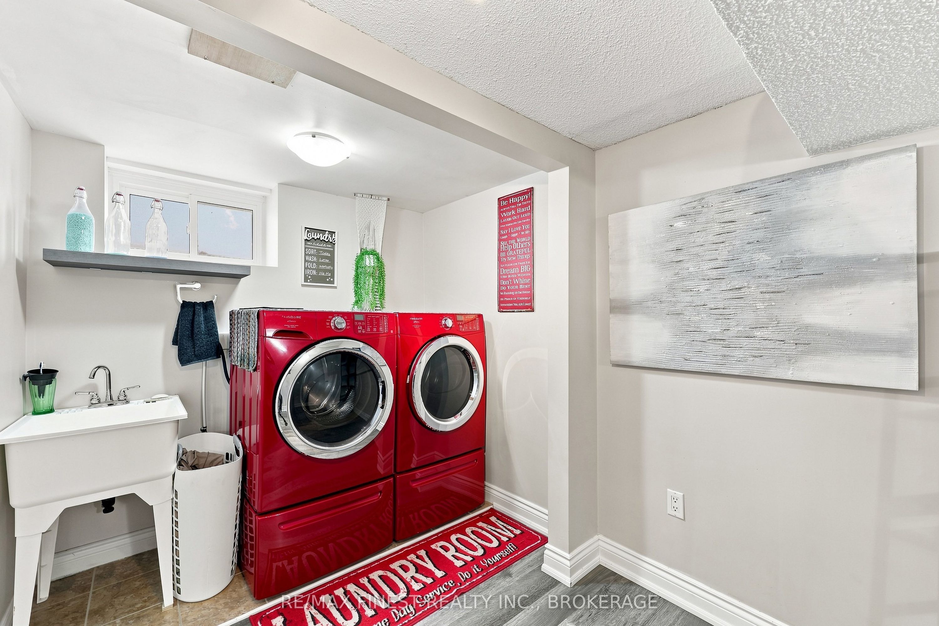 581 Division Street Property Photo 27
