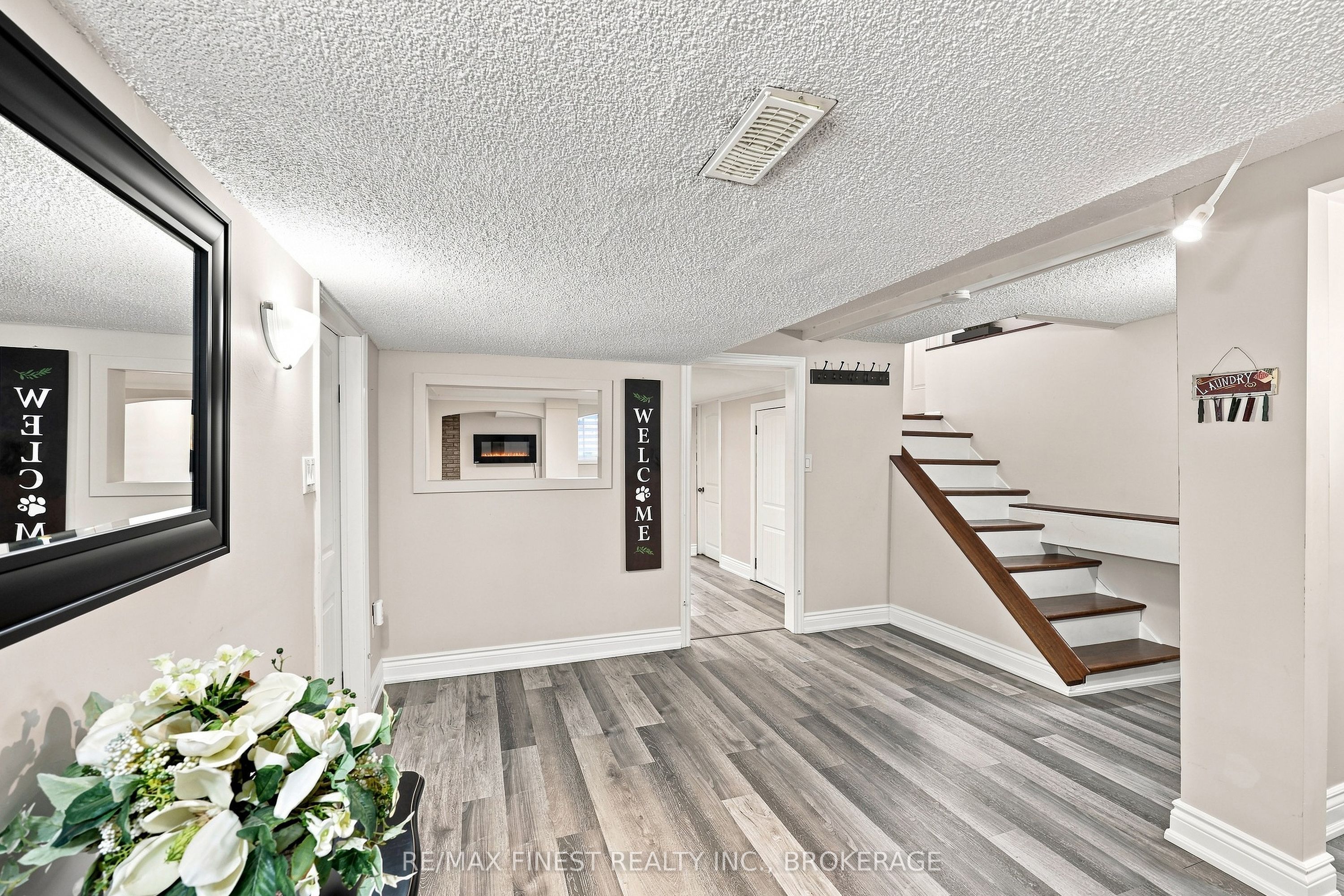 581 Division Street Property Photo 28