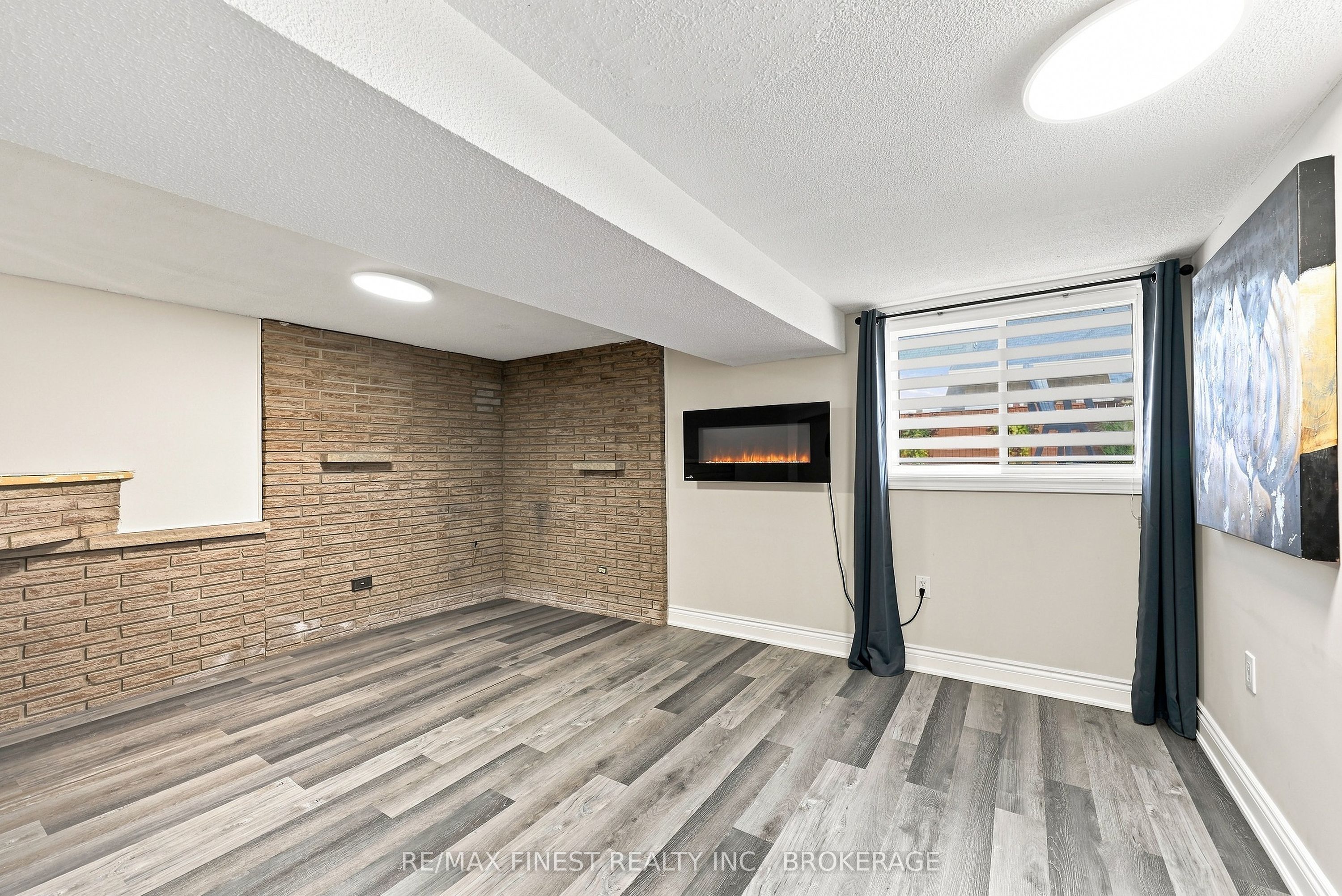 581 Division Street Property Photo 31
