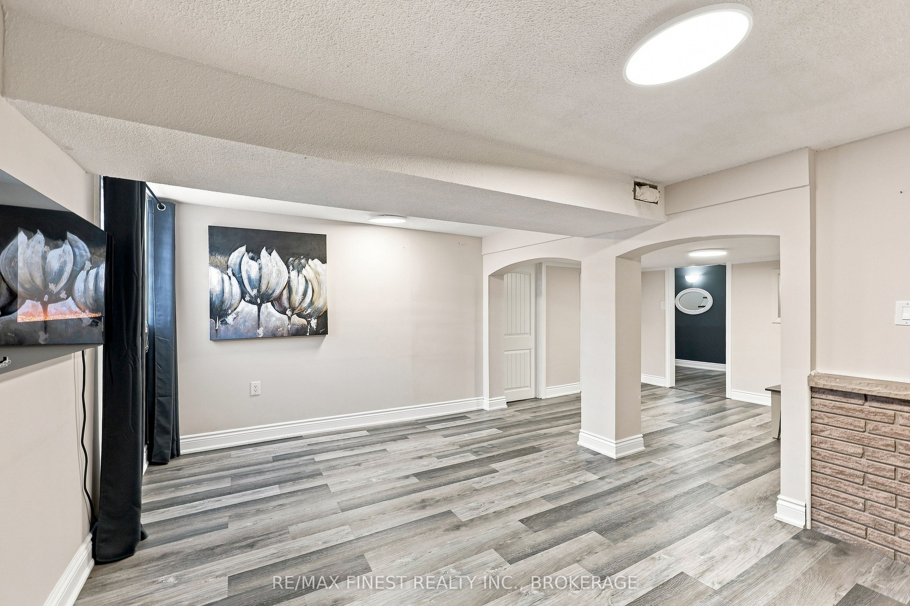 581 Division Street Property Photo 32