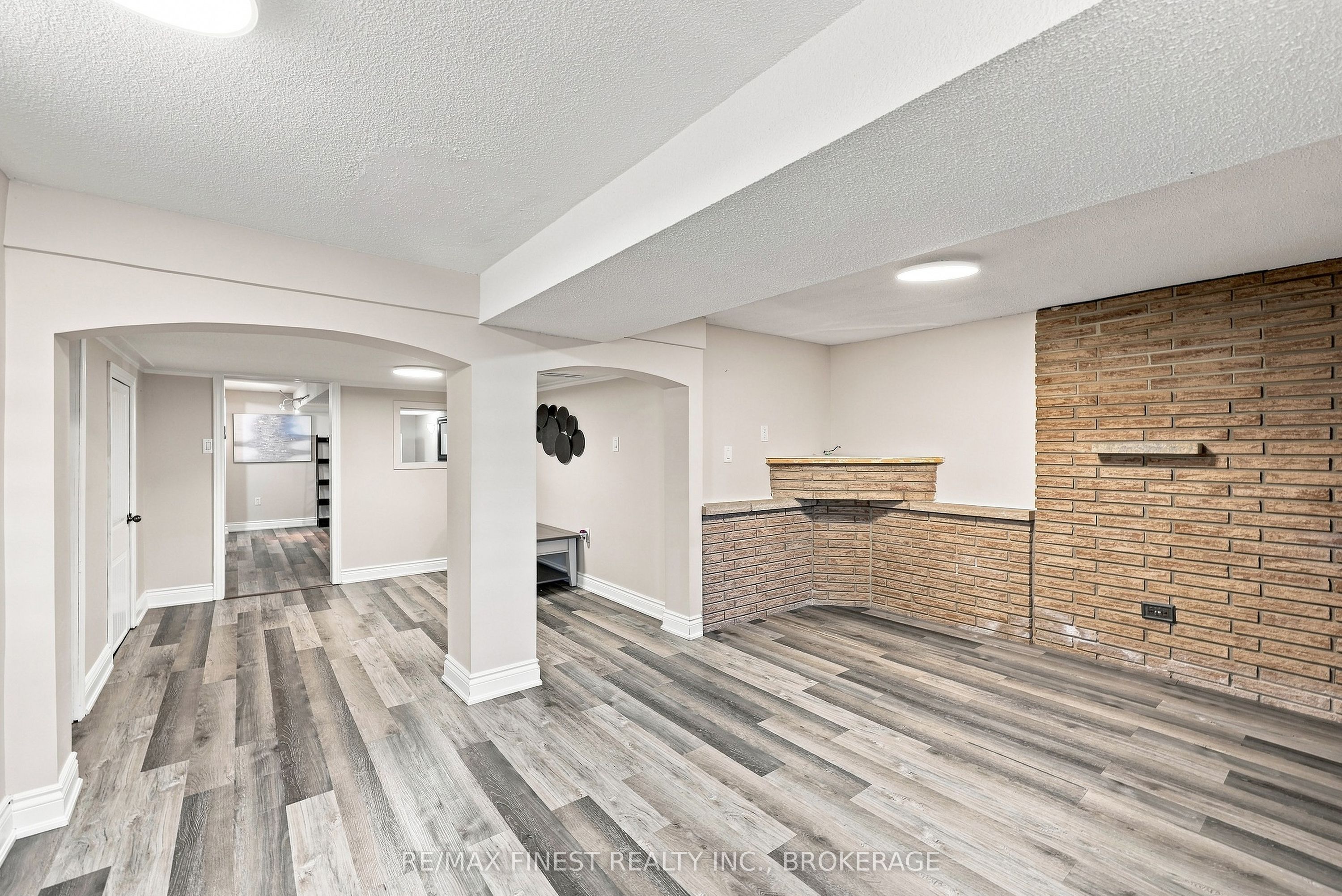 581 Division Street Property Photo 33