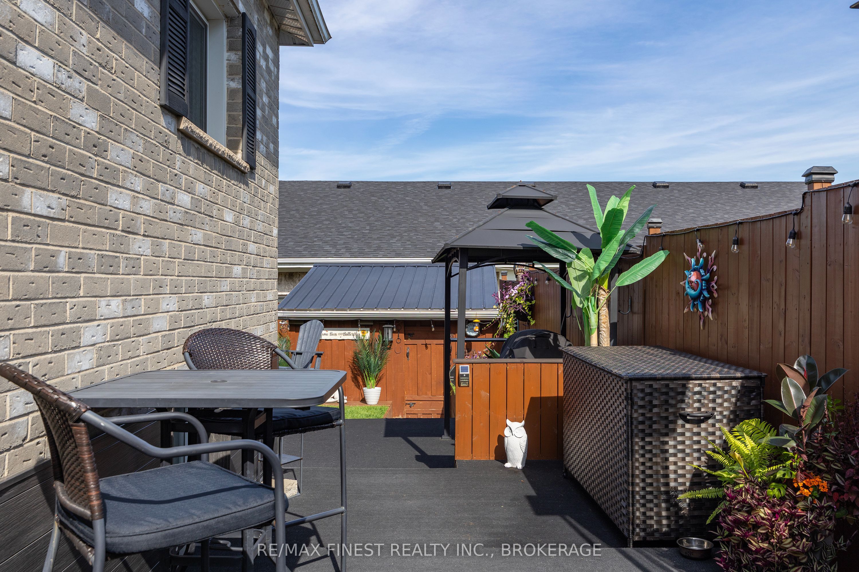 581 Division Street Property Photo 36