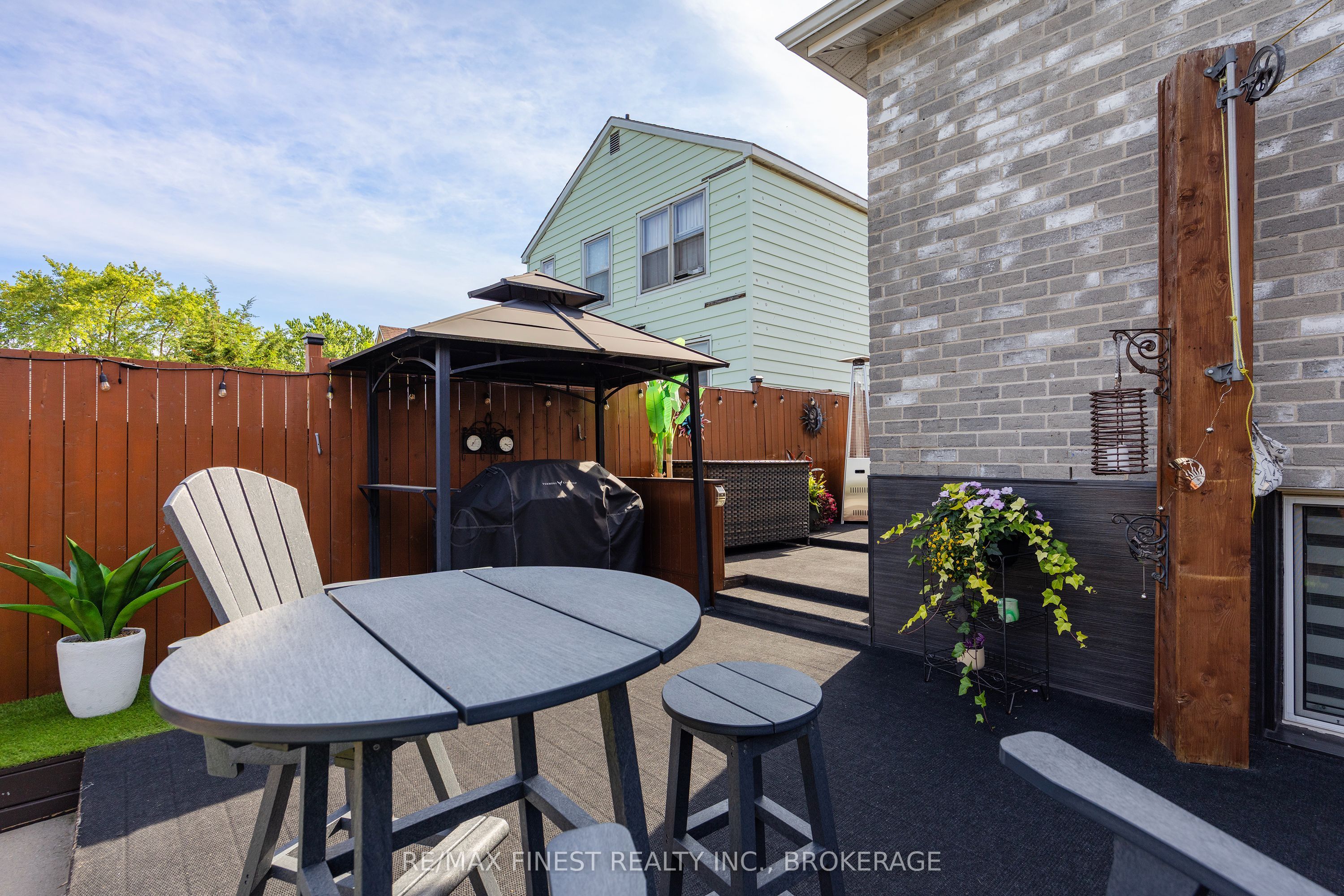 581 Division Street Property Photo 38