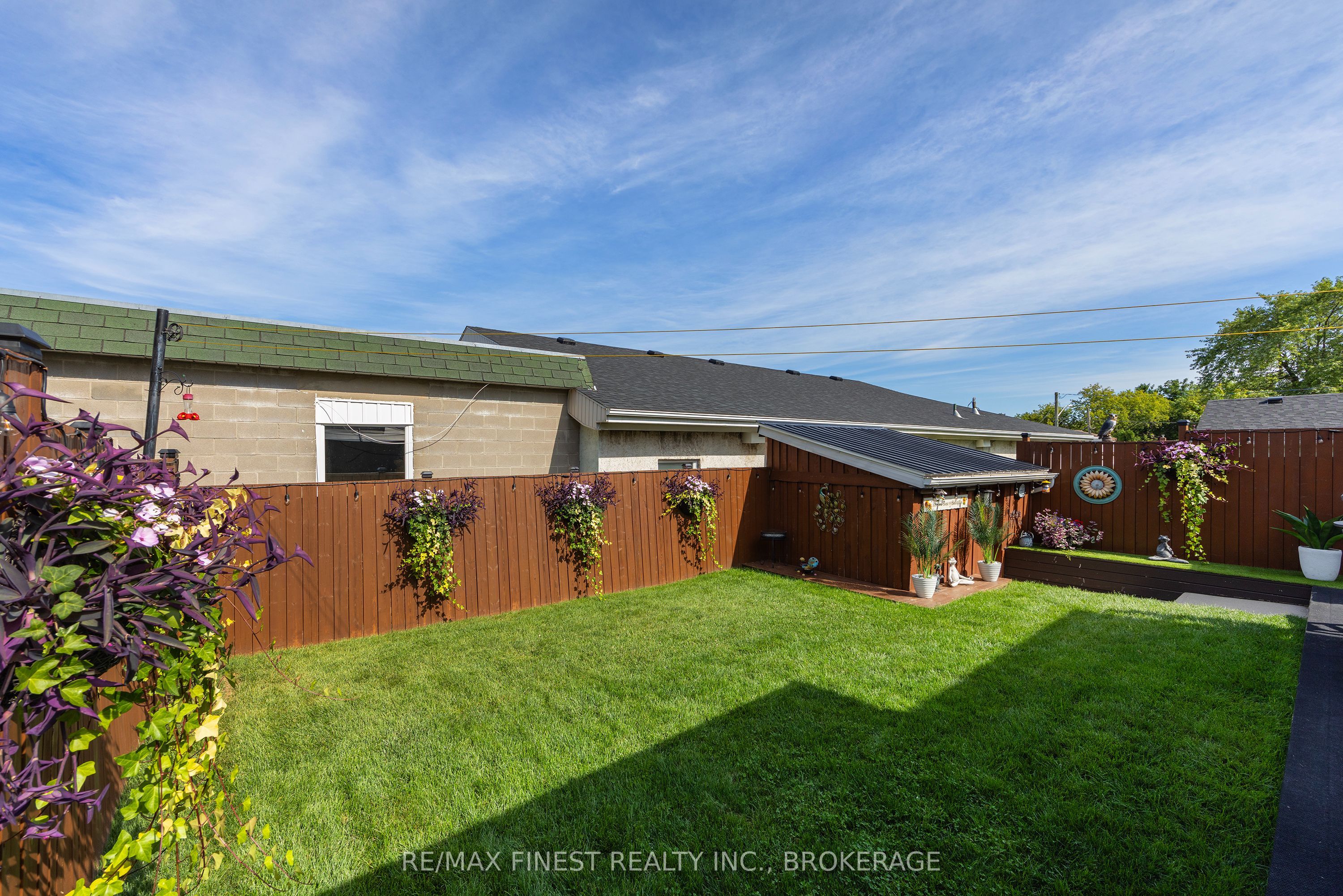 581 Division Street Property Photo 43