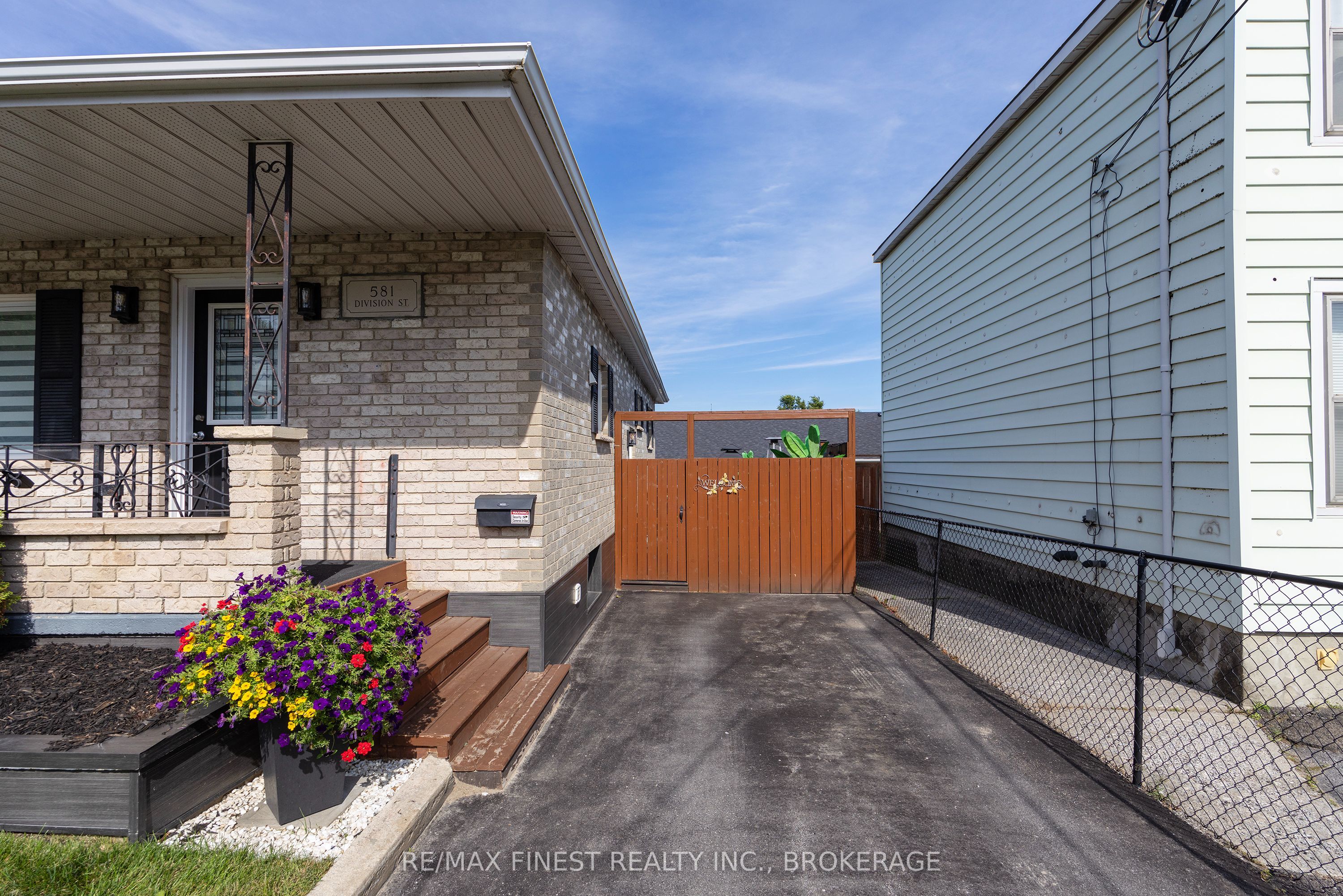 581 Division Street Property Photo 49