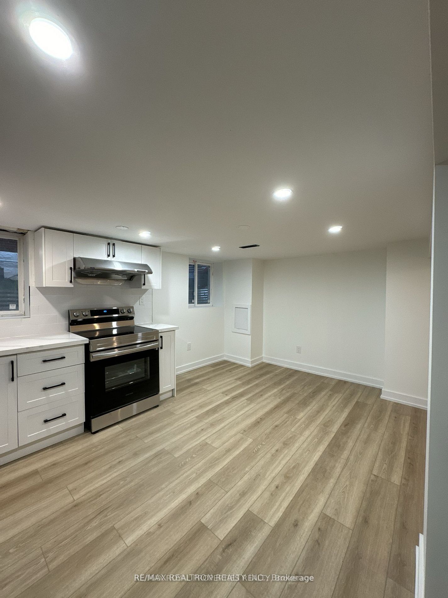293 East 17th Street Property Photo 1