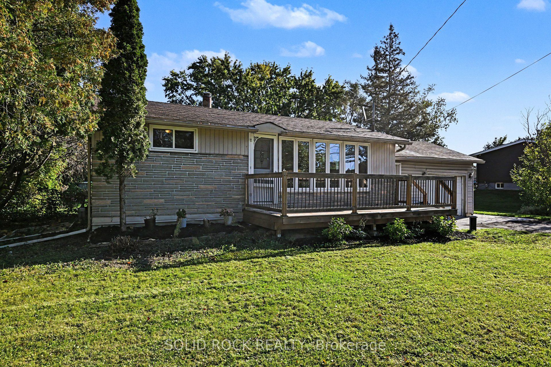 236 Campbell Drive N Property Photo 3