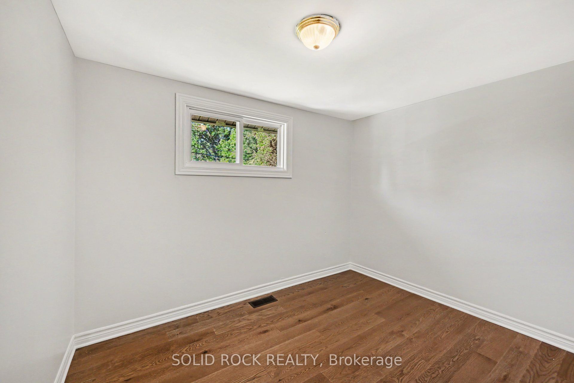 236 Campbell Drive N Property Photo 25