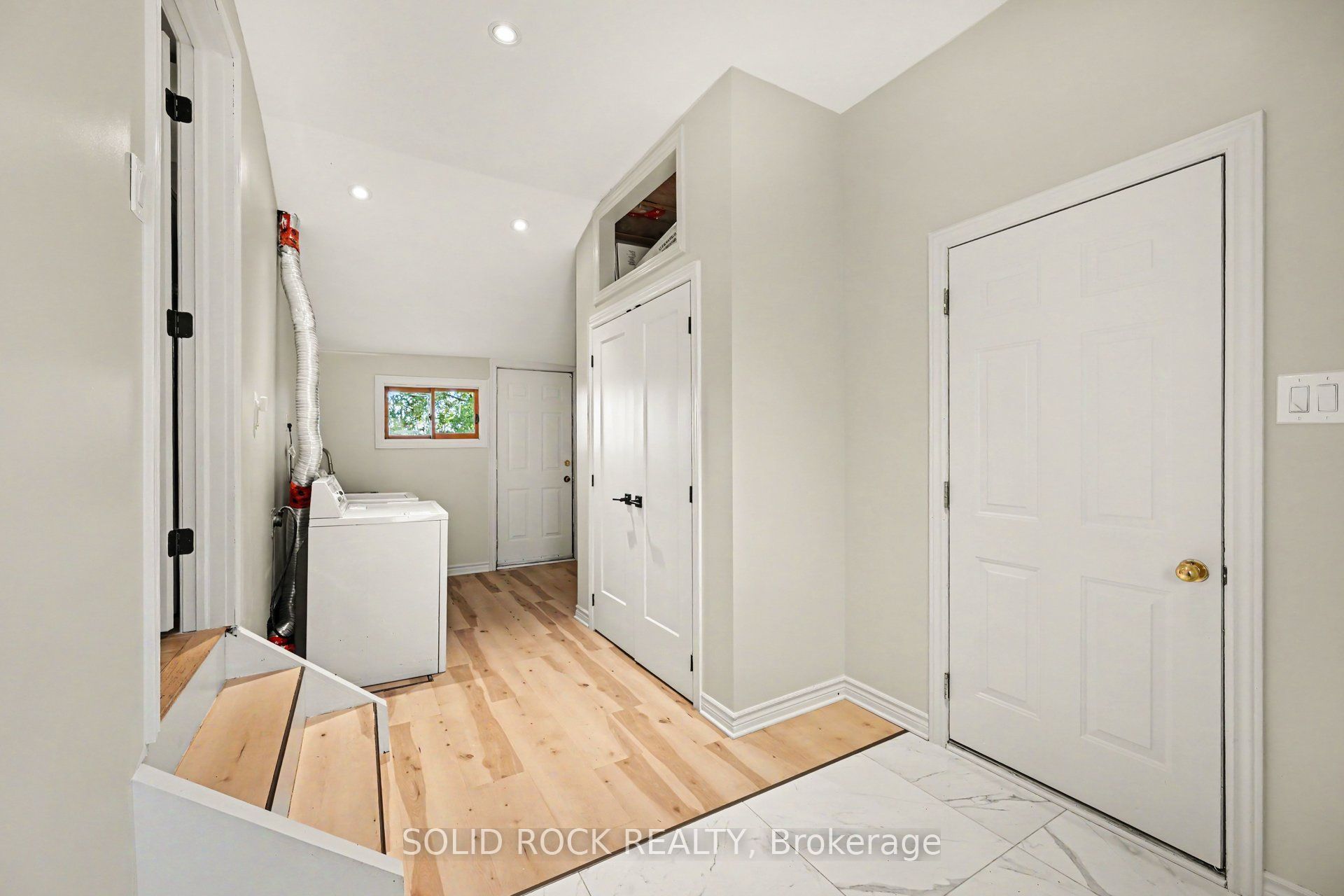 236 Campbell Drive N Property Photo 26