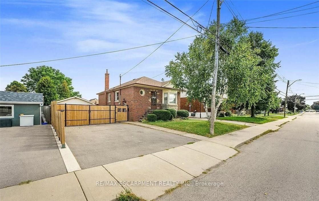 X13823394 Property Photo 2