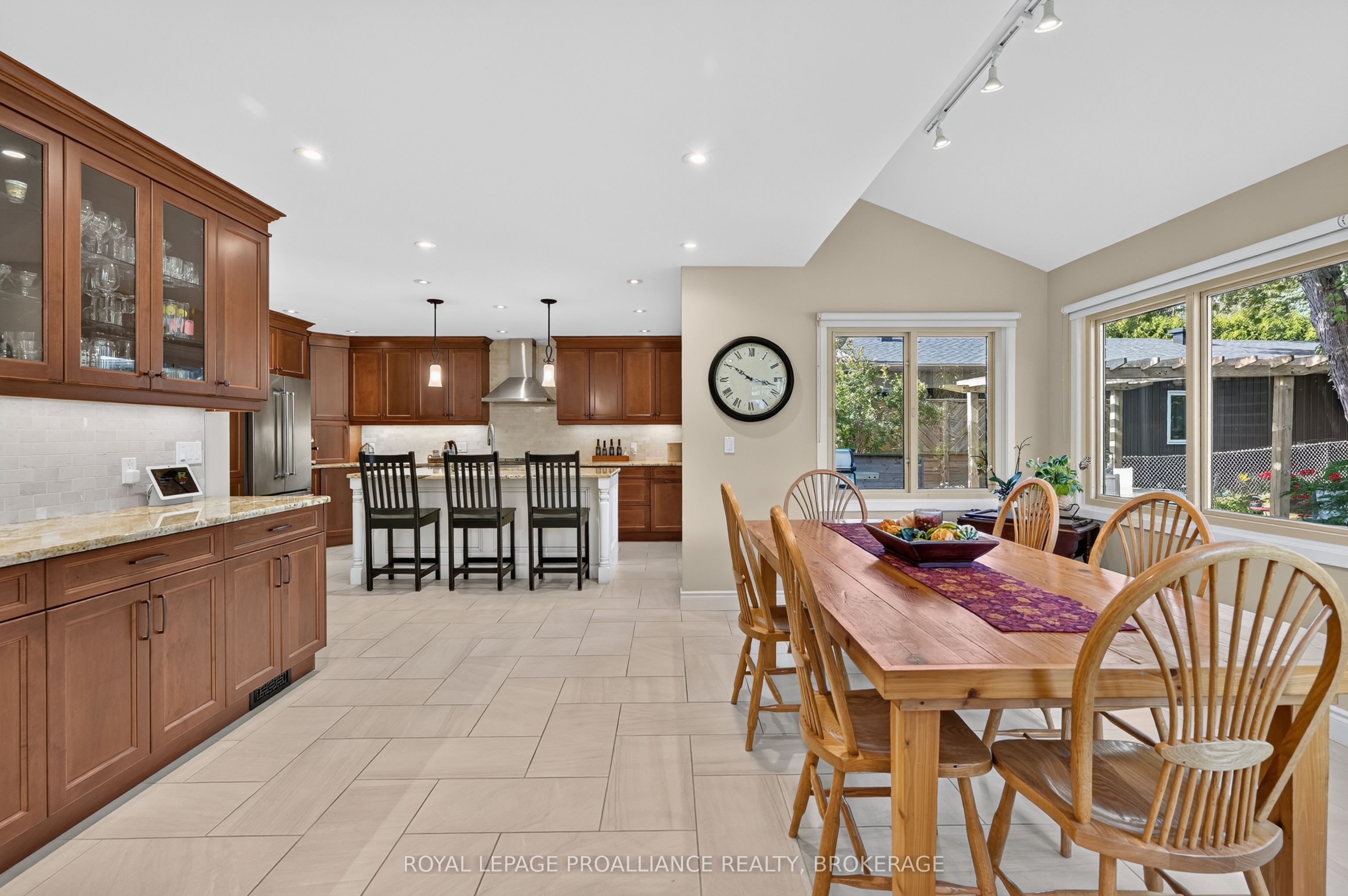640 Braeside Crescent Property Photo 8