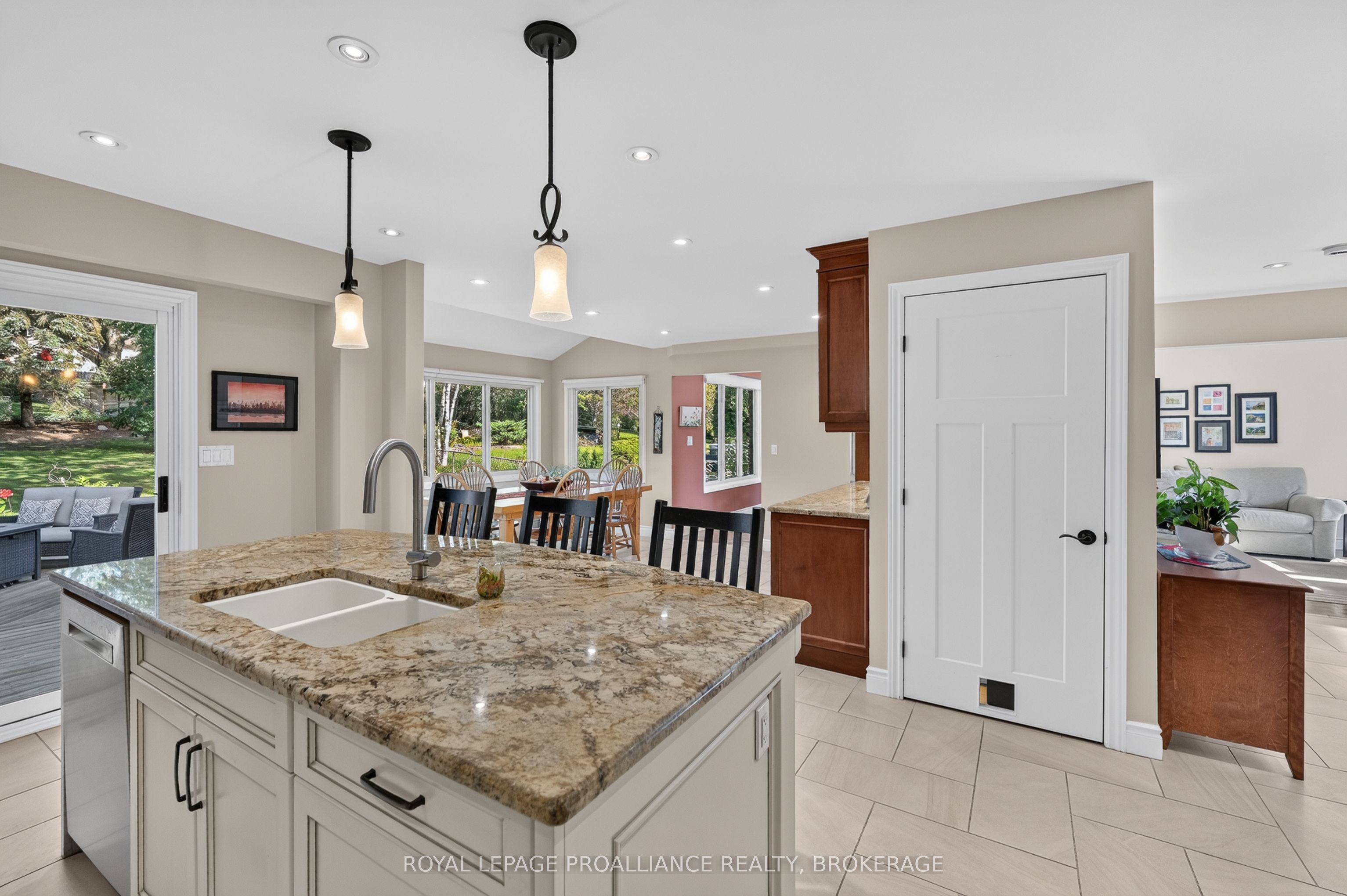 640 Braeside Crescent Property Photo 12