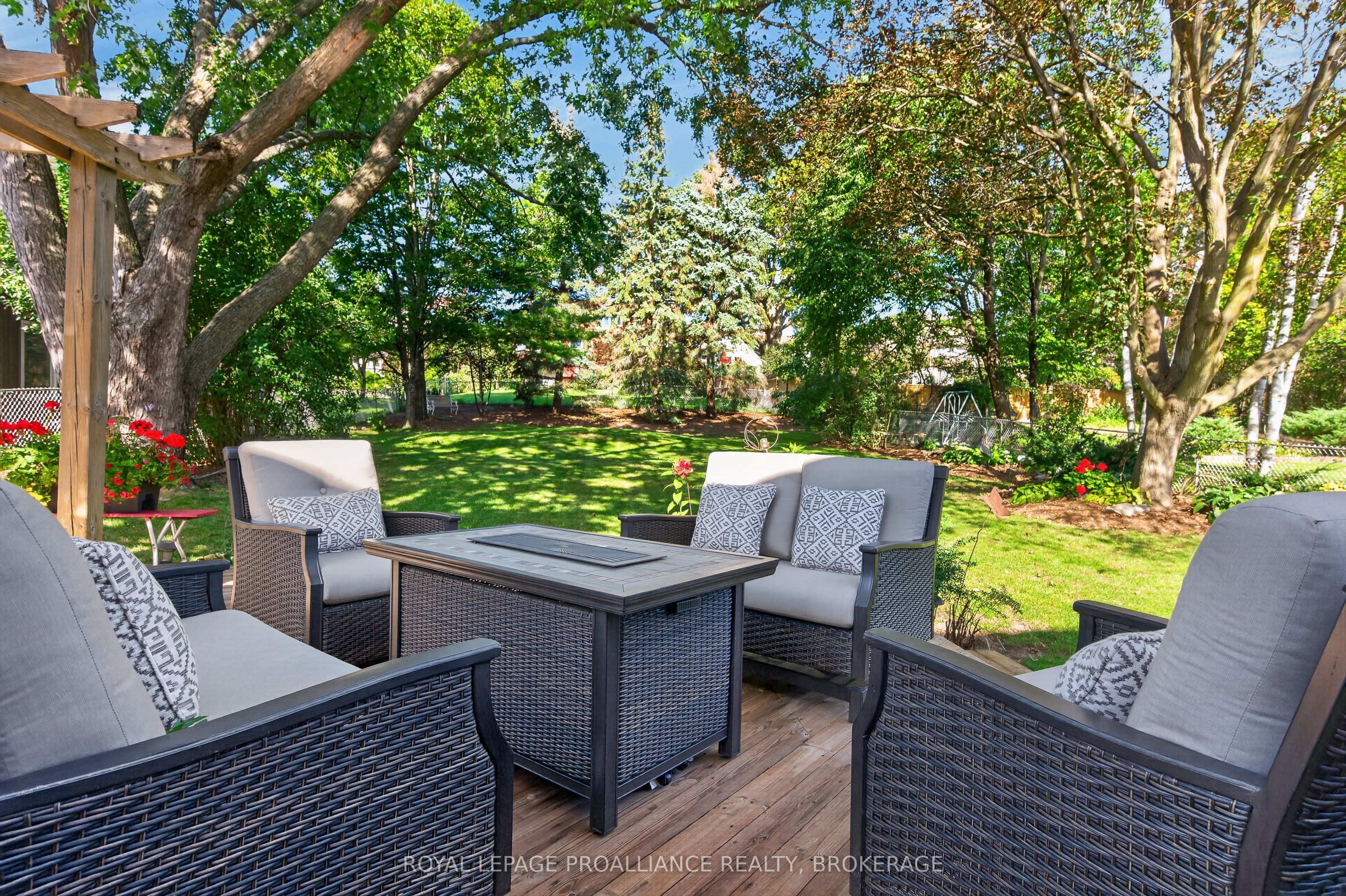 640 Braeside Crescent Property Photo 37