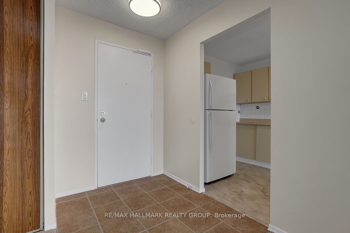 665 Bathgate Drive 1601 Property Photo 8