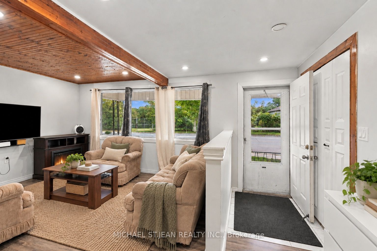 463 Wellington Street N Property Photo 3