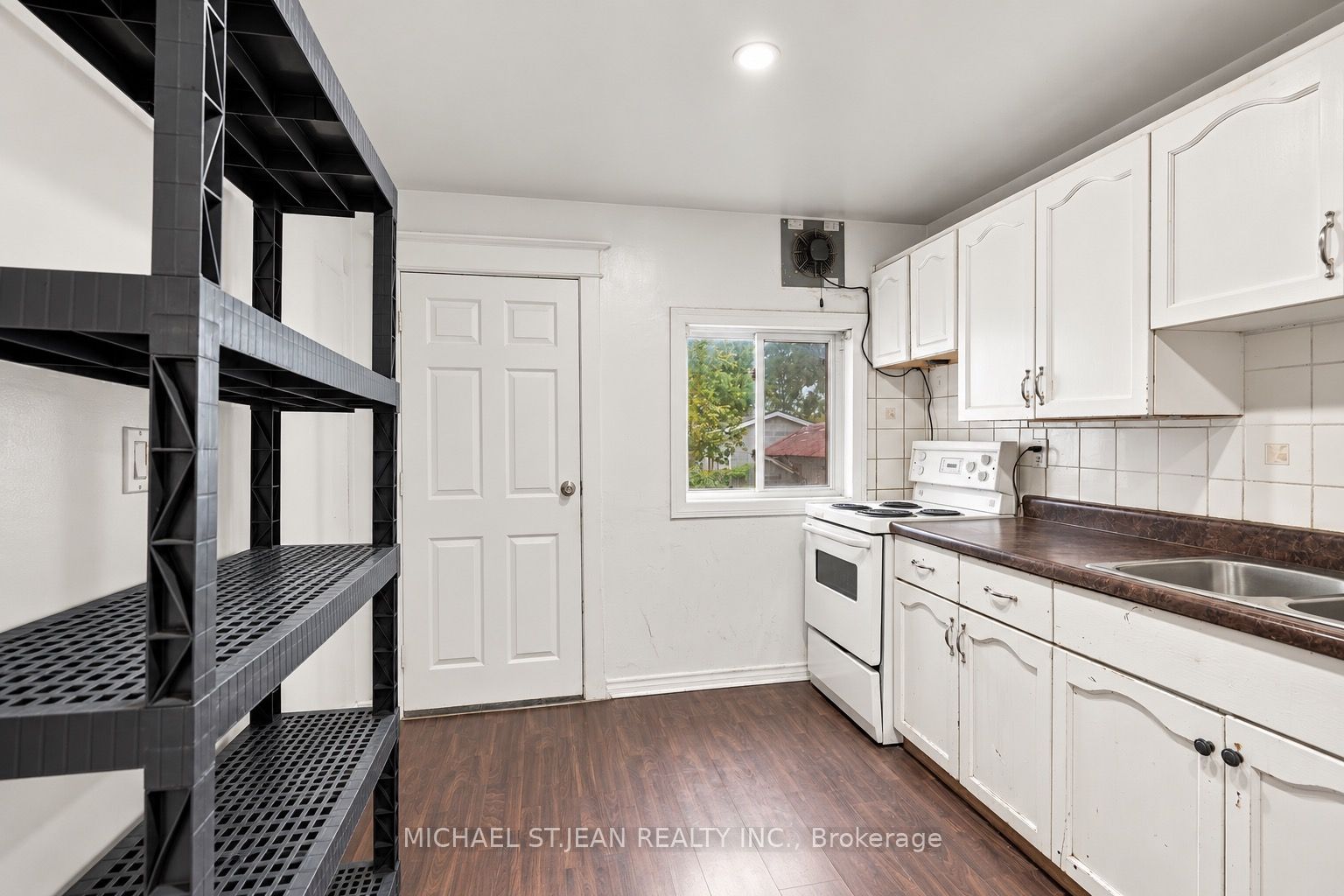463 Wellington Street N Property Photo 6