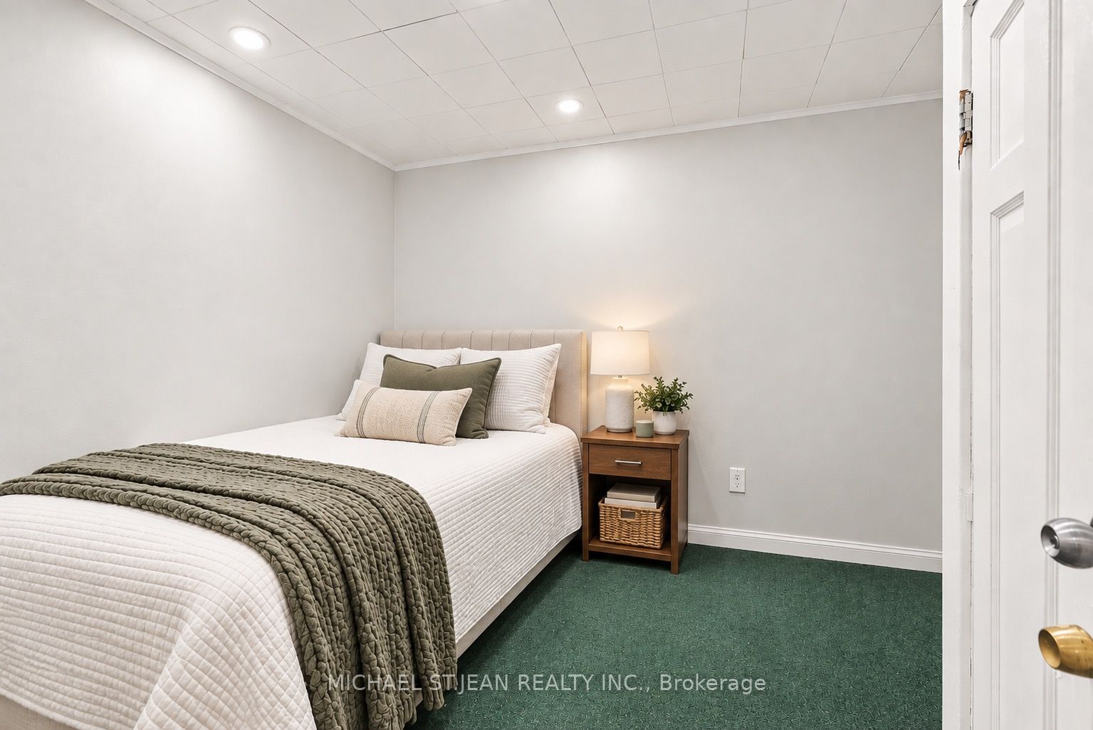 463 Wellington Street N Property Photo 10