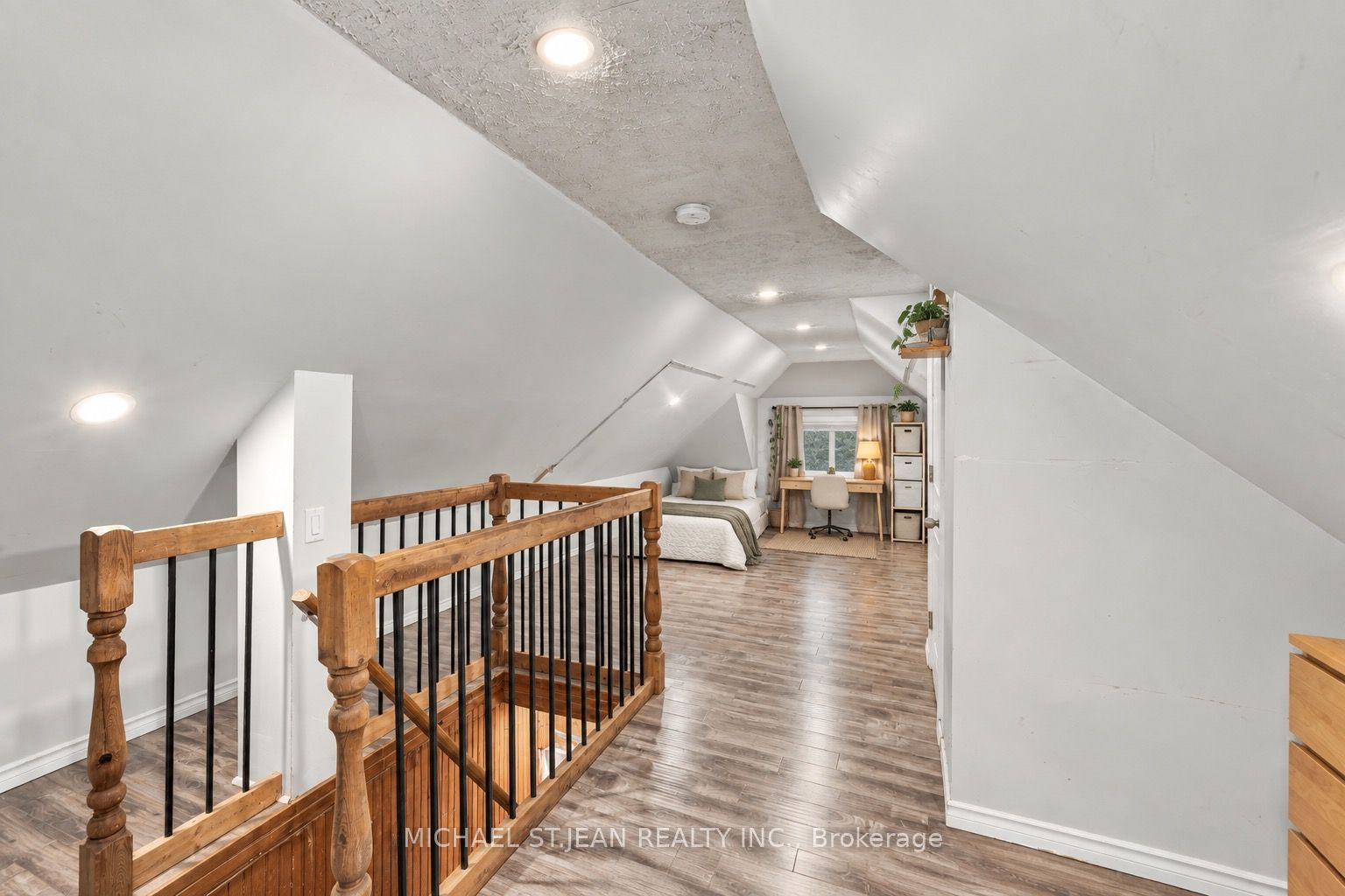 463 Wellington Street N Property Photo 11