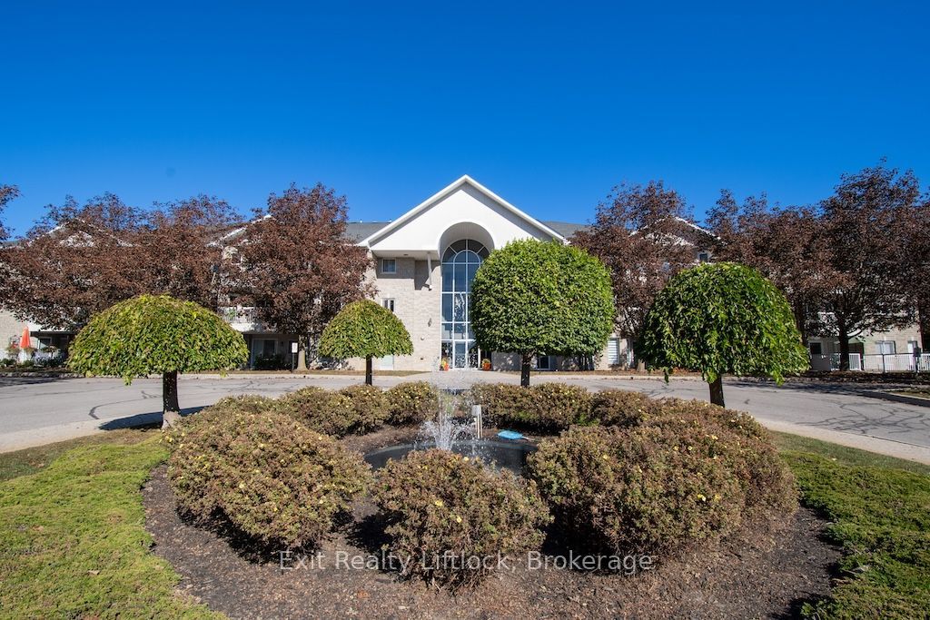 1099 Clonsilla Avenue 202 C Property Photo 1