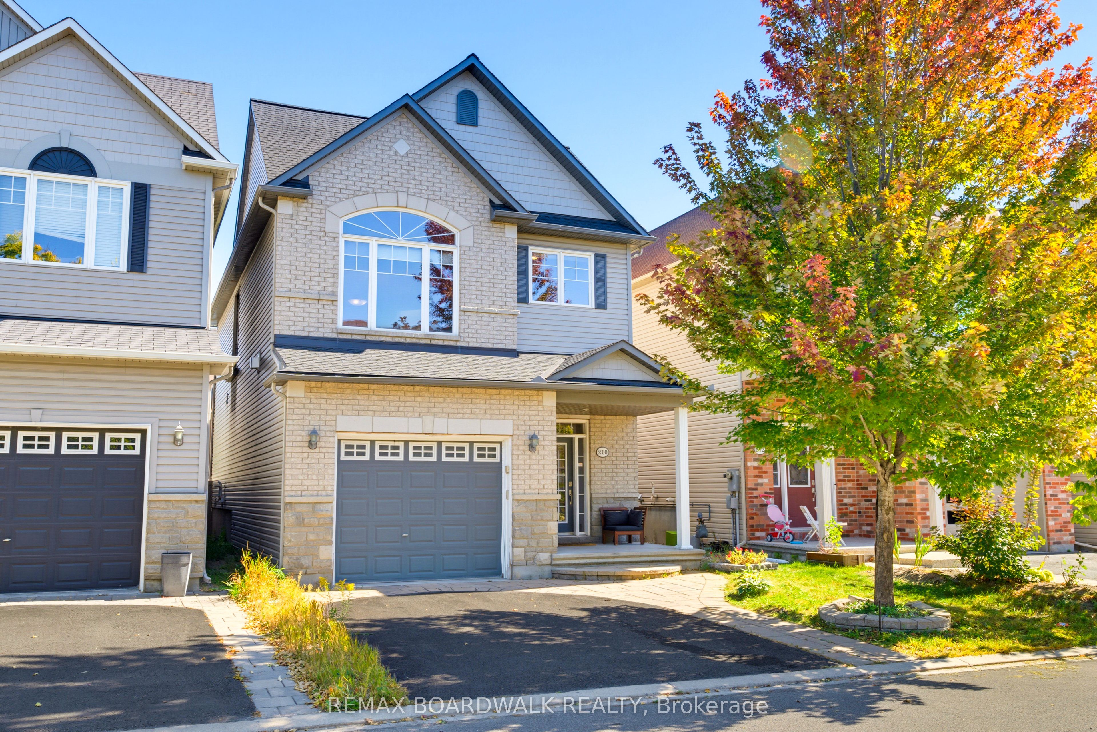 210 Broxburn Crescent Property Photo 1