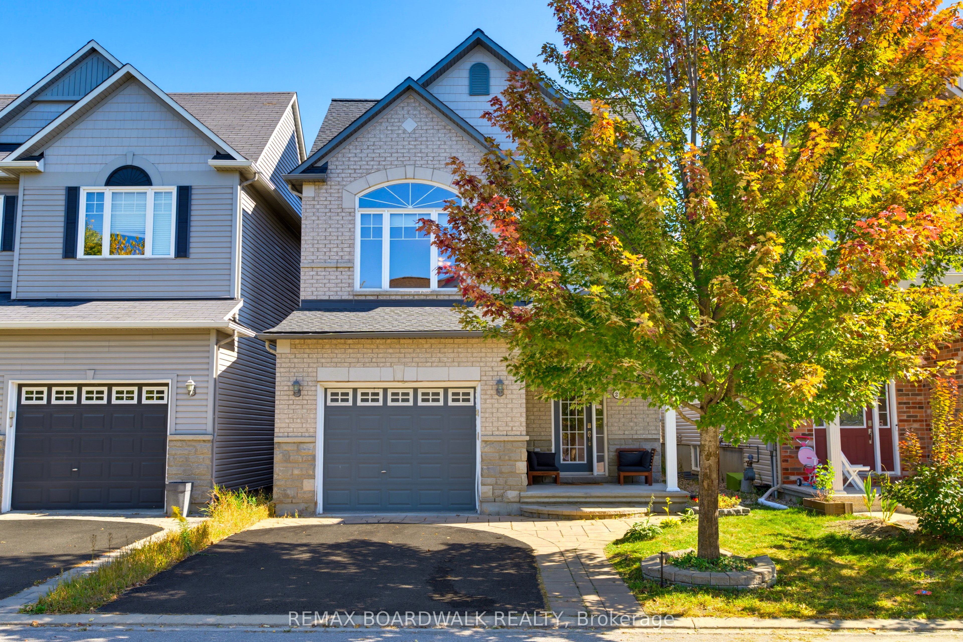 210 Broxburn Crescent Property Photo 2