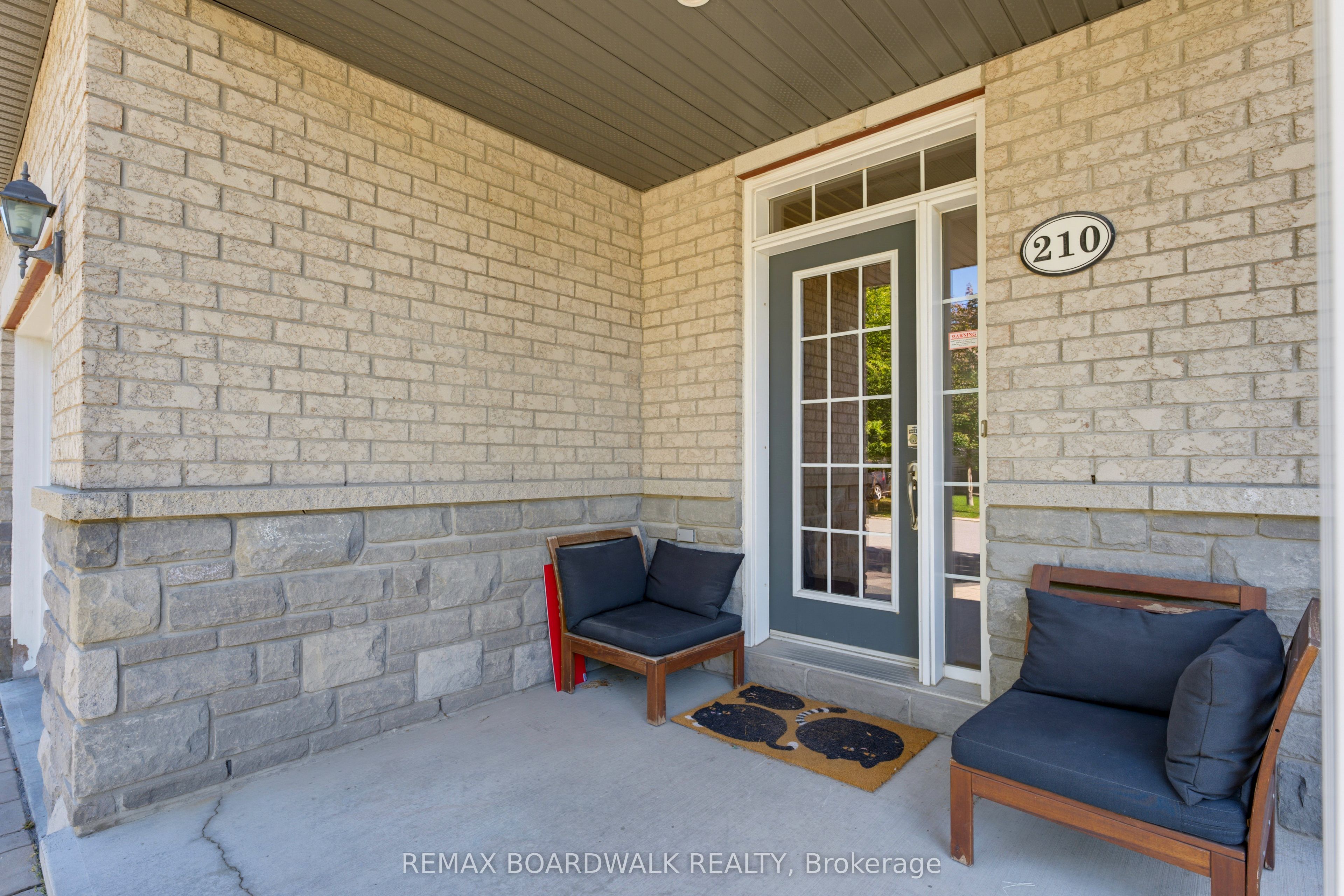 210 Broxburn Crescent Property Photo 4