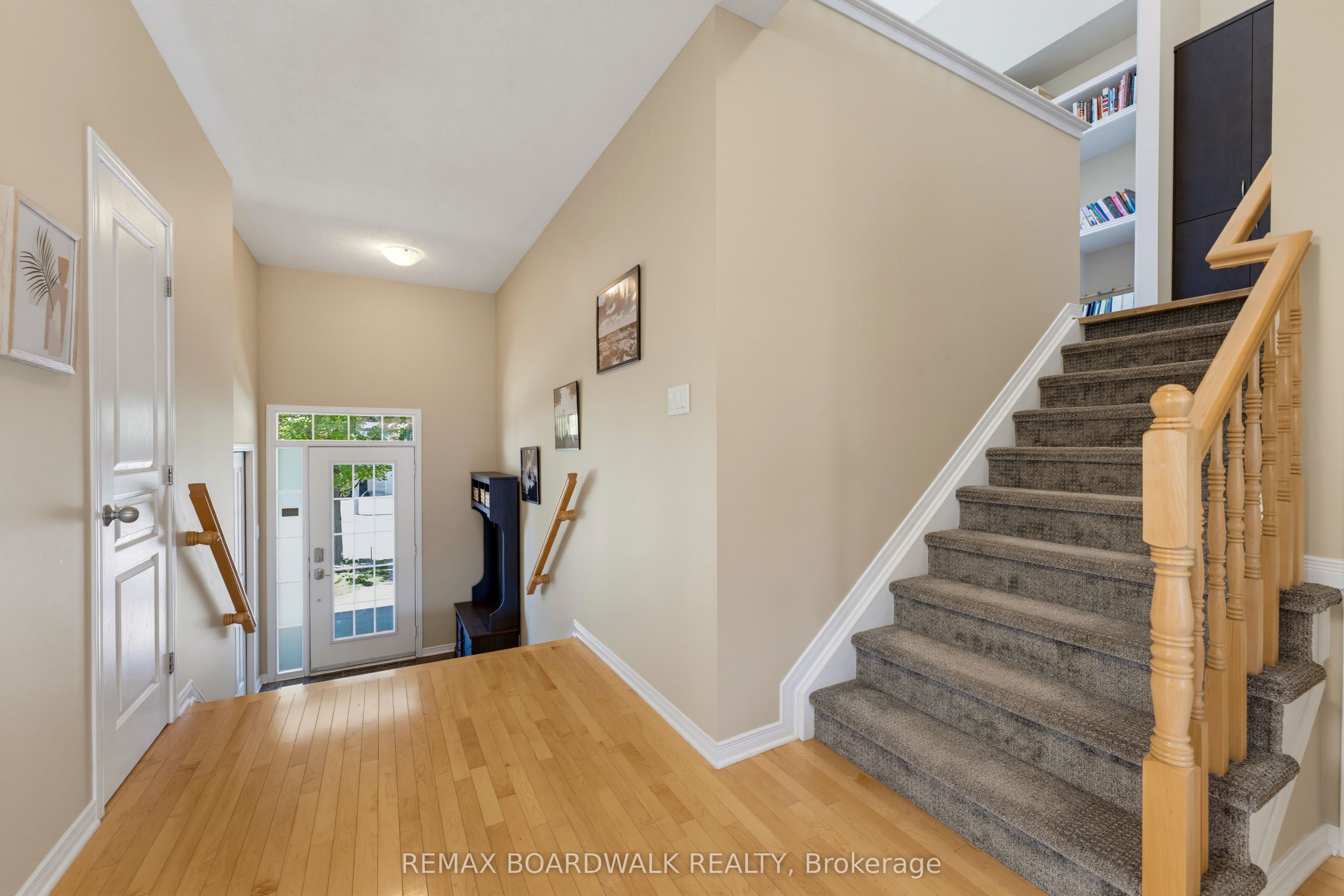 210 Broxburn Crescent Property Photo 6