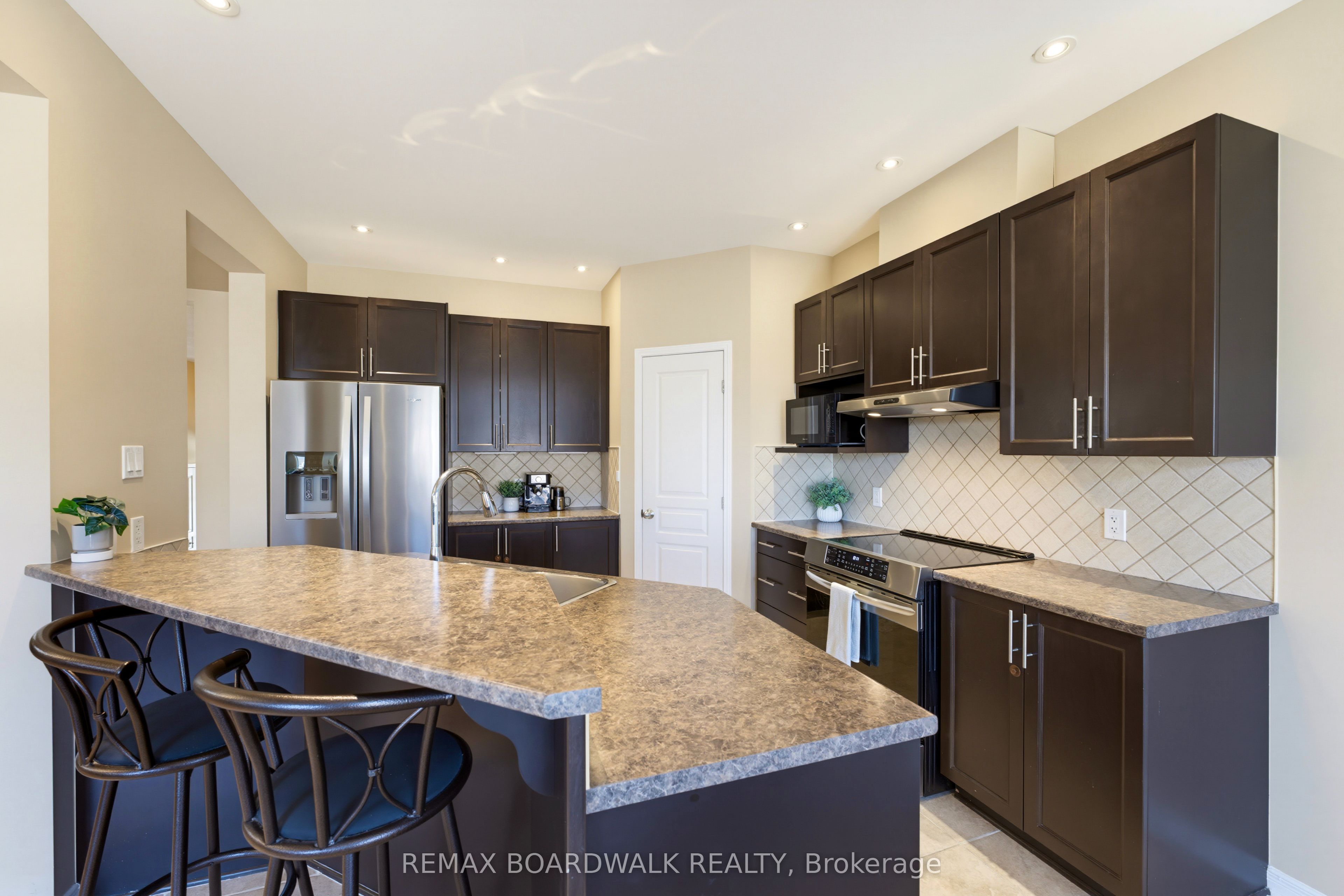 210 Broxburn Crescent Property Photo 15