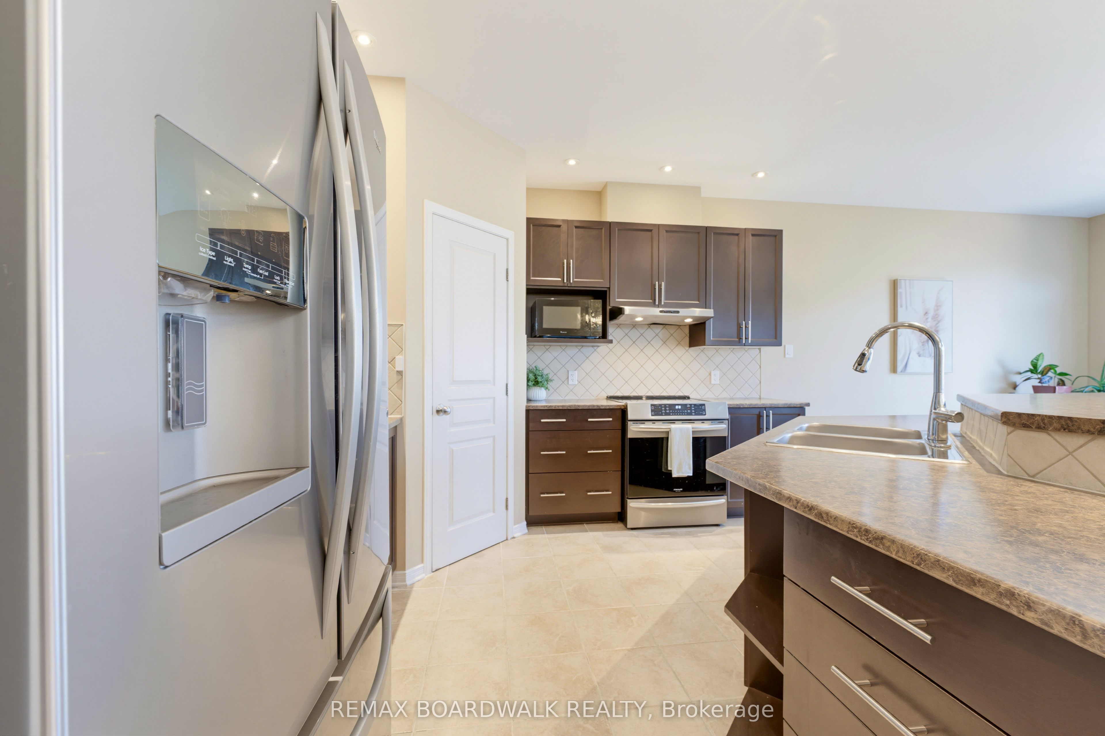 210 Broxburn Crescent Property Photo 16