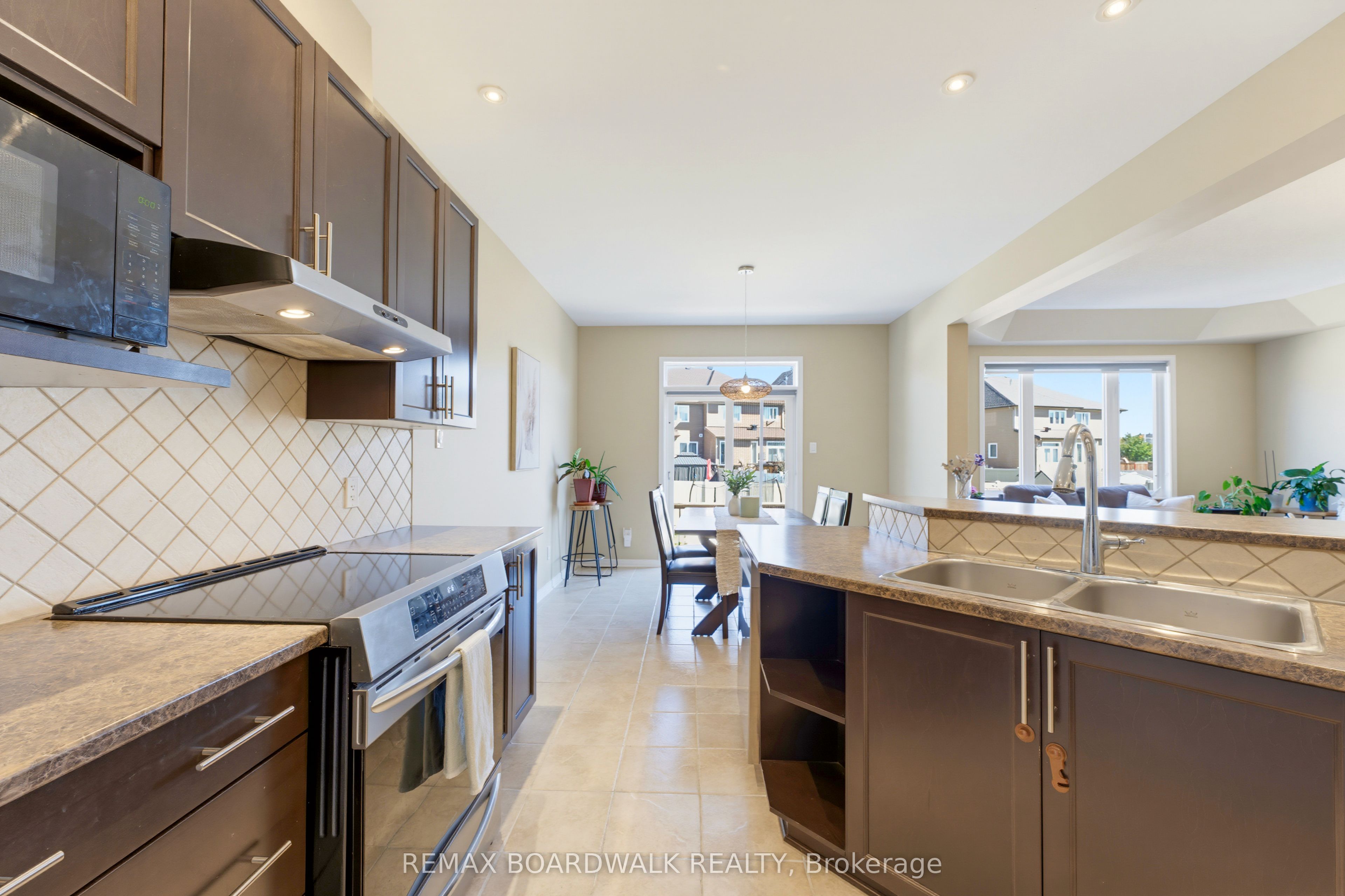 210 Broxburn Crescent Property Photo 17