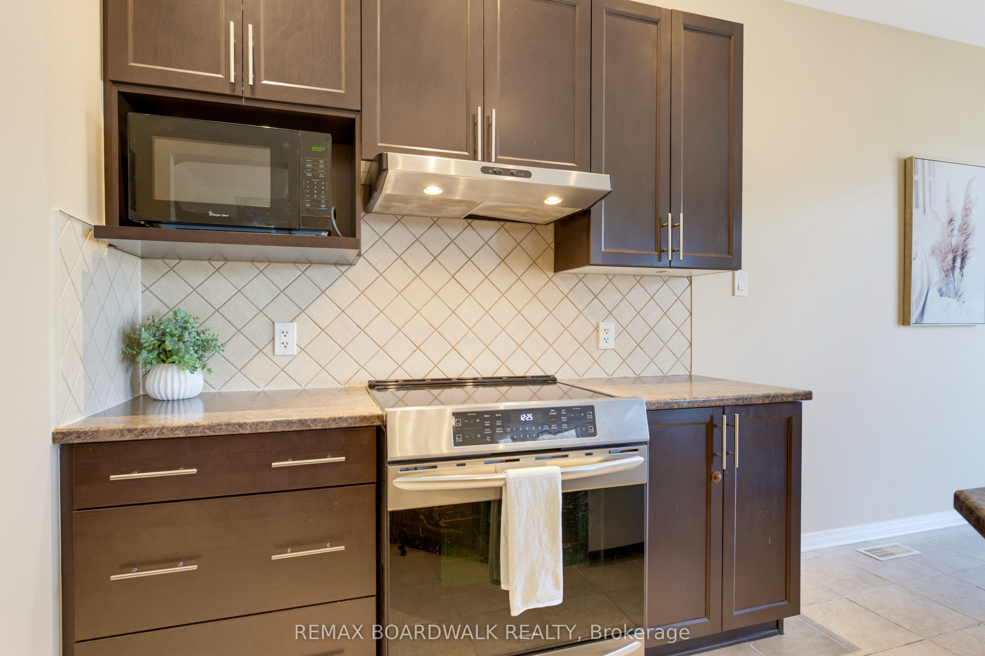 210 Broxburn Crescent Property Photo 19