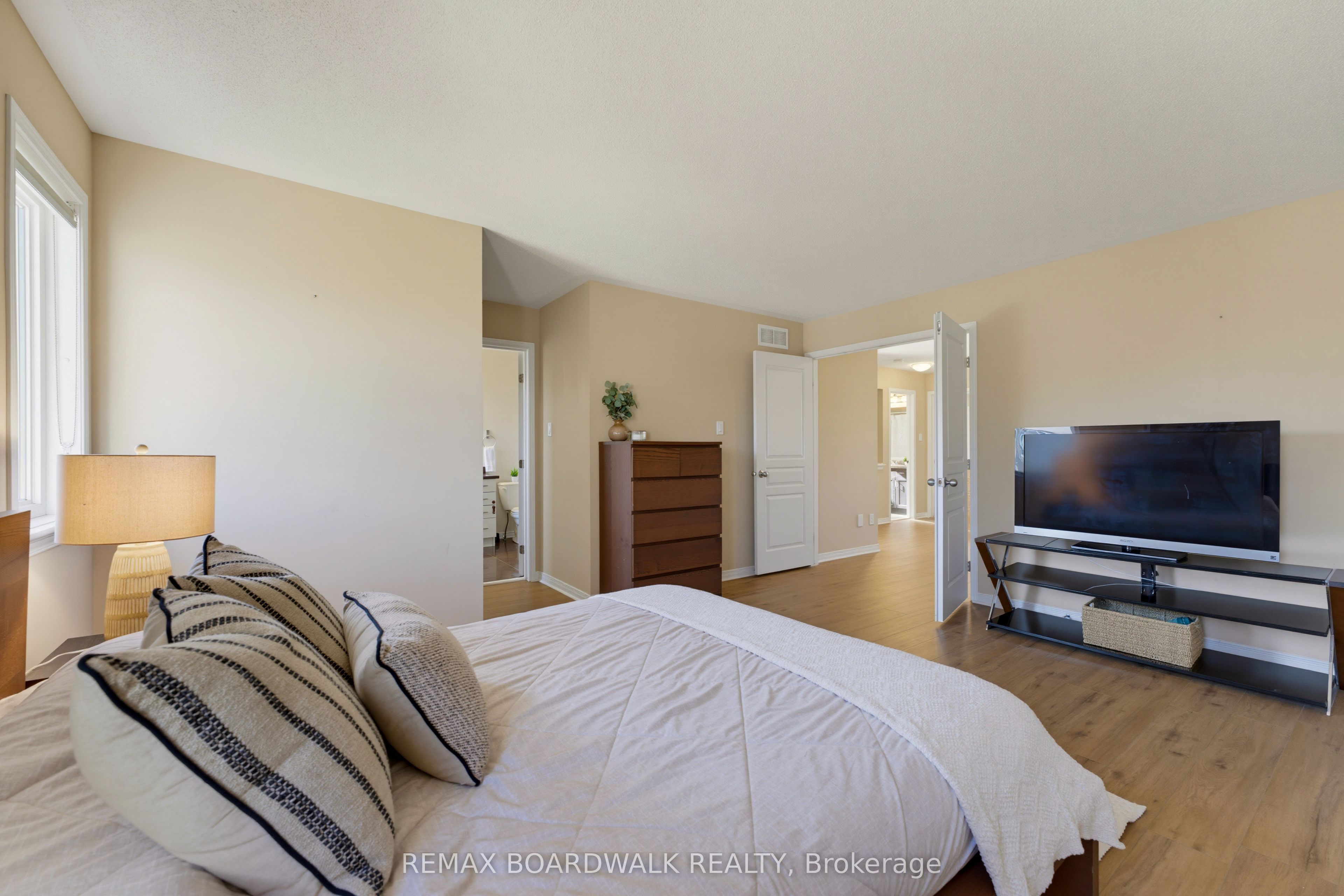 210 Broxburn Crescent Property Photo 31