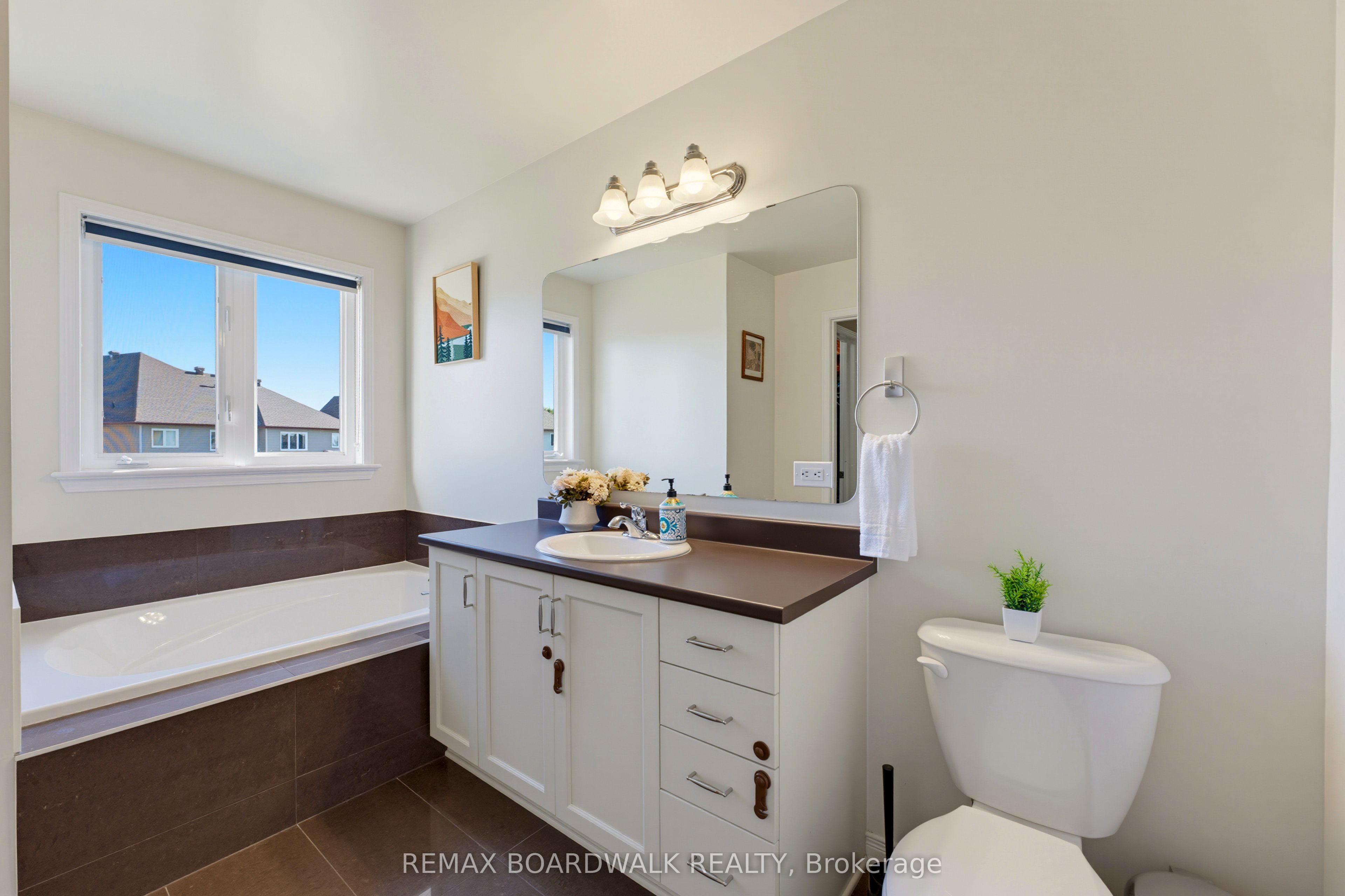 210 Broxburn Crescent Property Photo 32