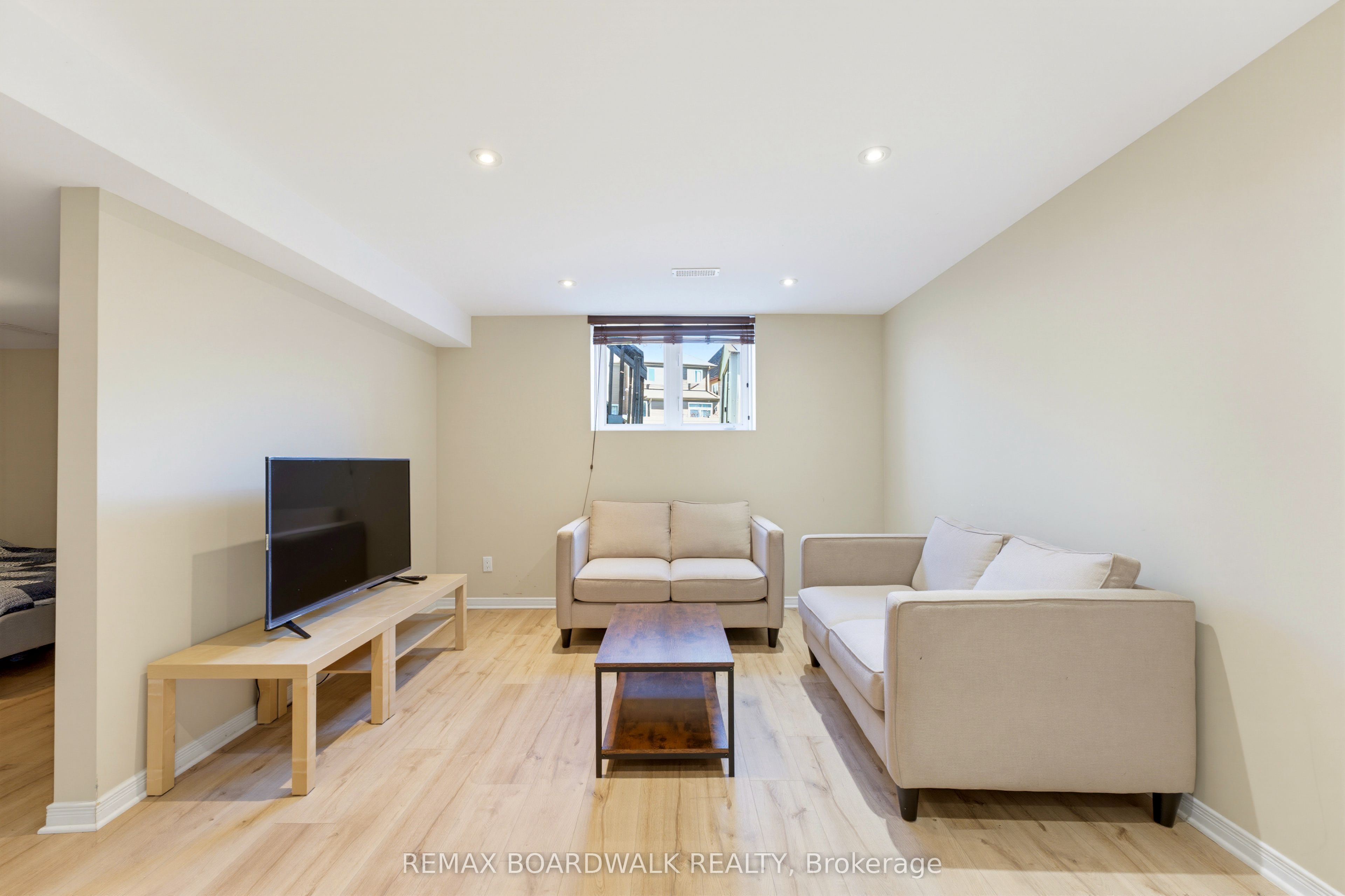 210 Broxburn Crescent Property Photo 37