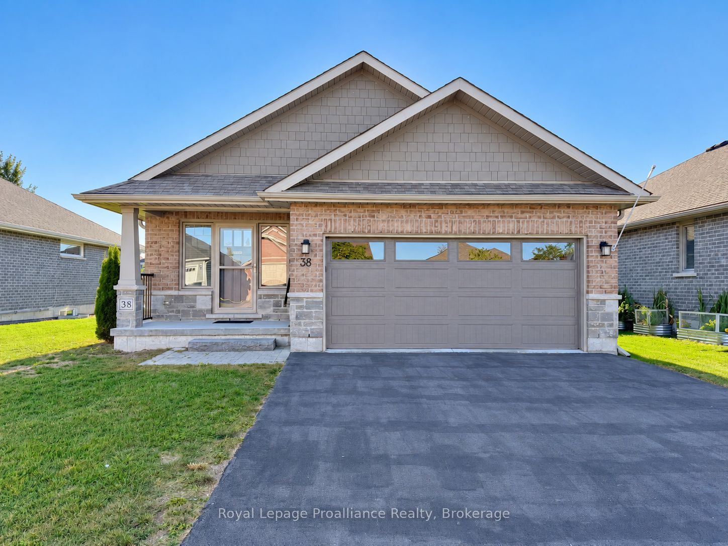 38 Mercedes Drive Property Photo 1