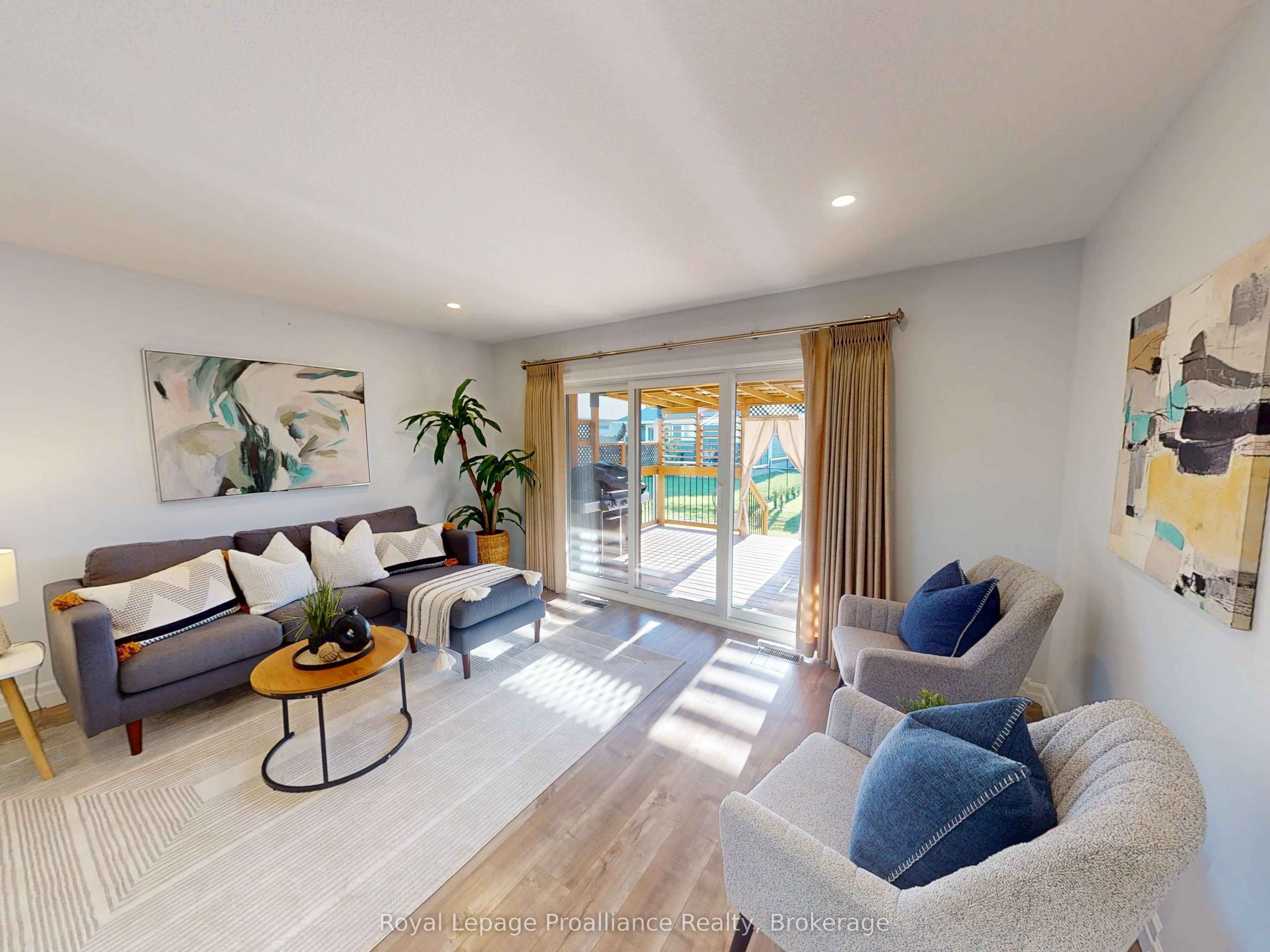 38 Mercedes Drive Property Photo 3