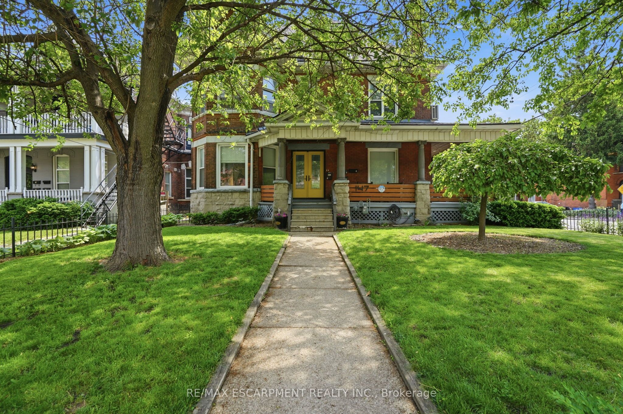 147 Emerald Street S Property Photo 1