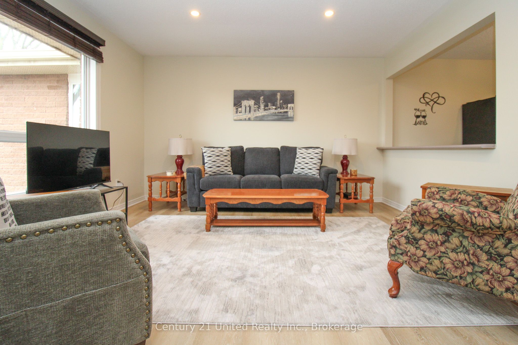 1110 Clonsilla Avenue 204 Property Photo 4