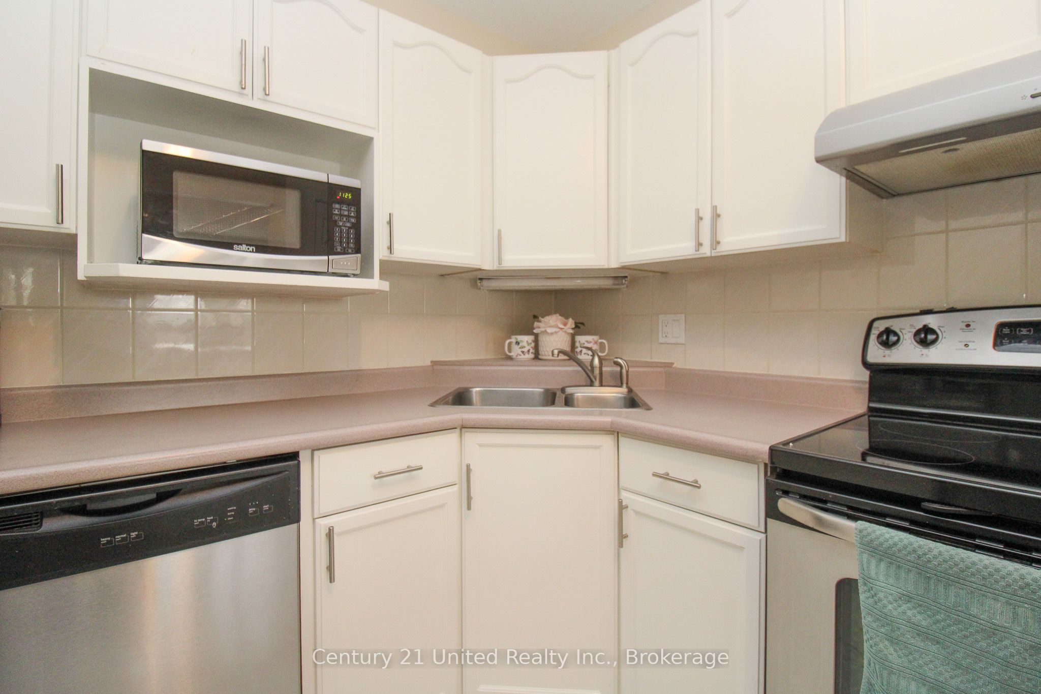 1110 Clonsilla Avenue 204 Property Photo 11