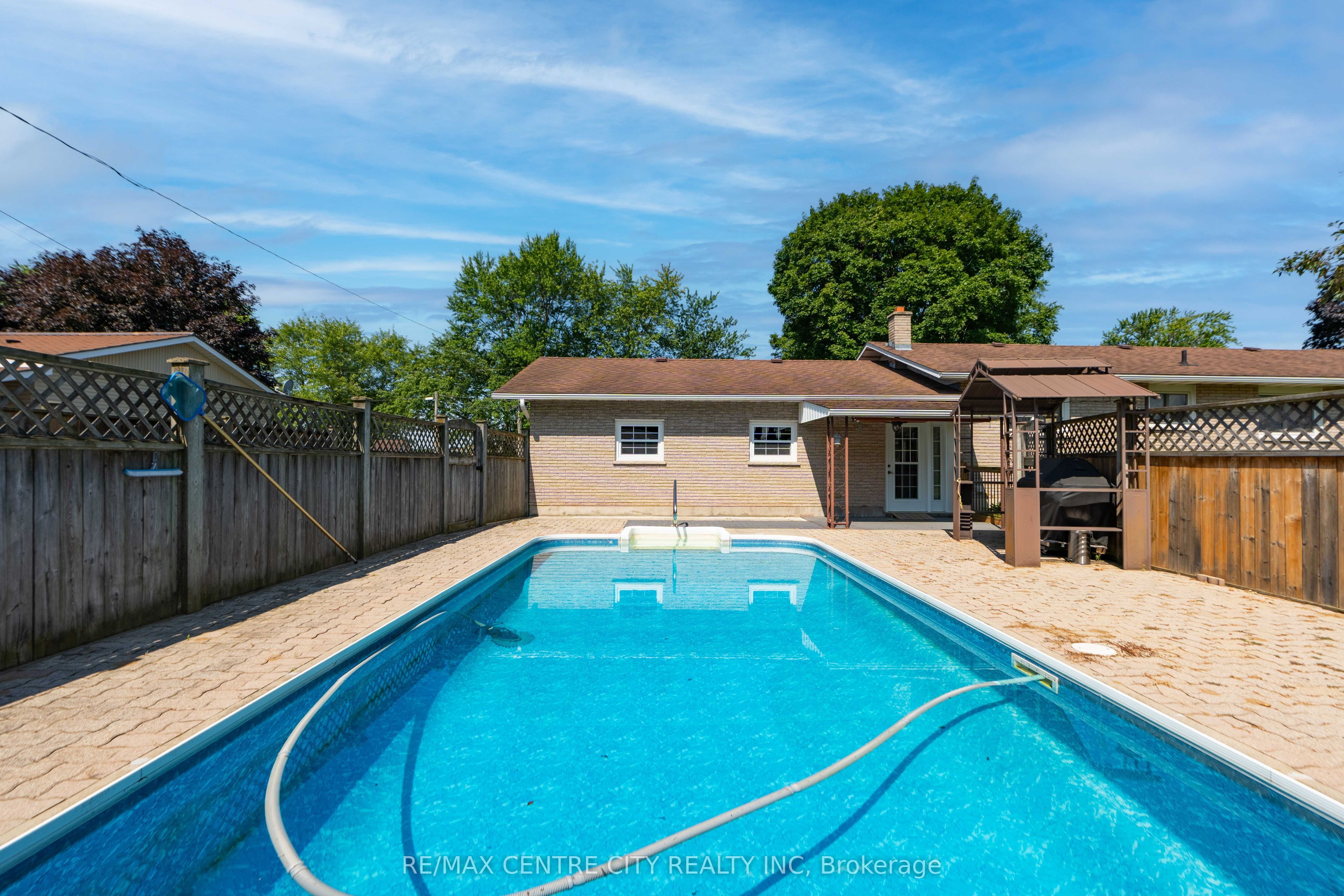 8114 Sandytown Road Property Photo 4