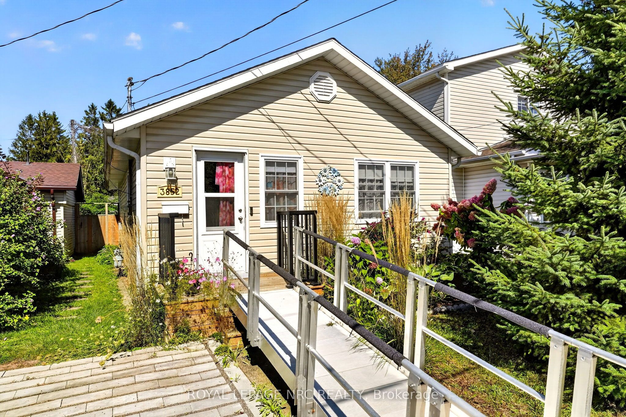 3852 Mathewson Avenue Property Photo 1