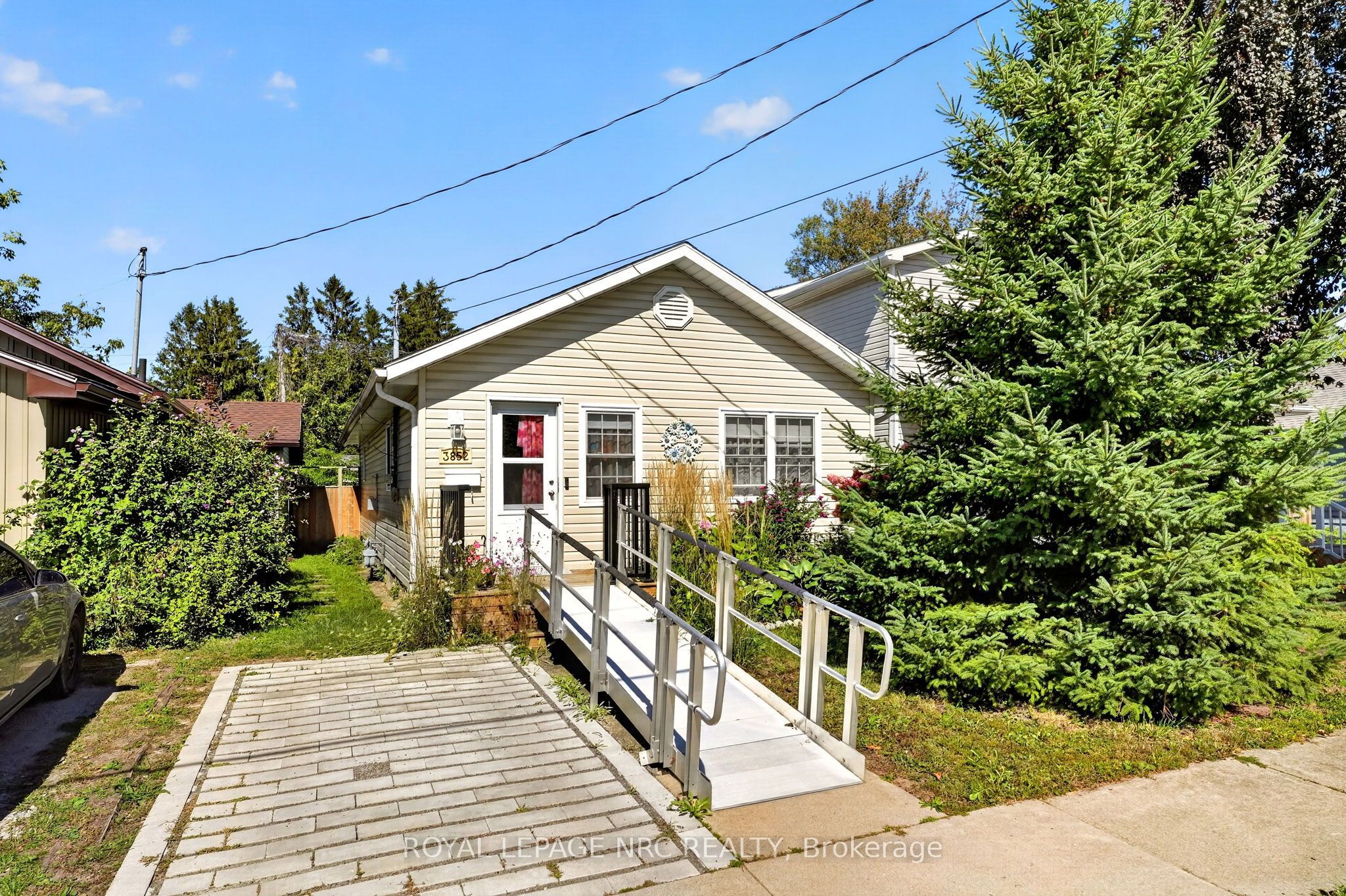 3852 Mathewson Avenue Property Photo 2