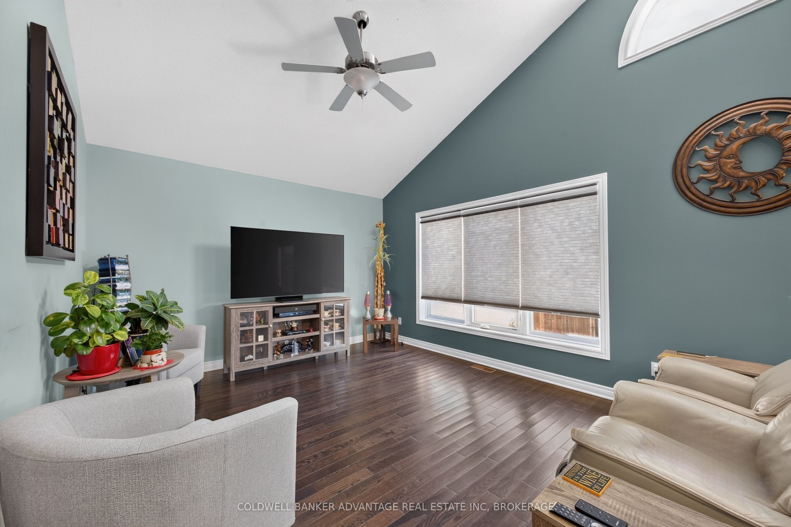 211 Classic Avenue Property Photo 6