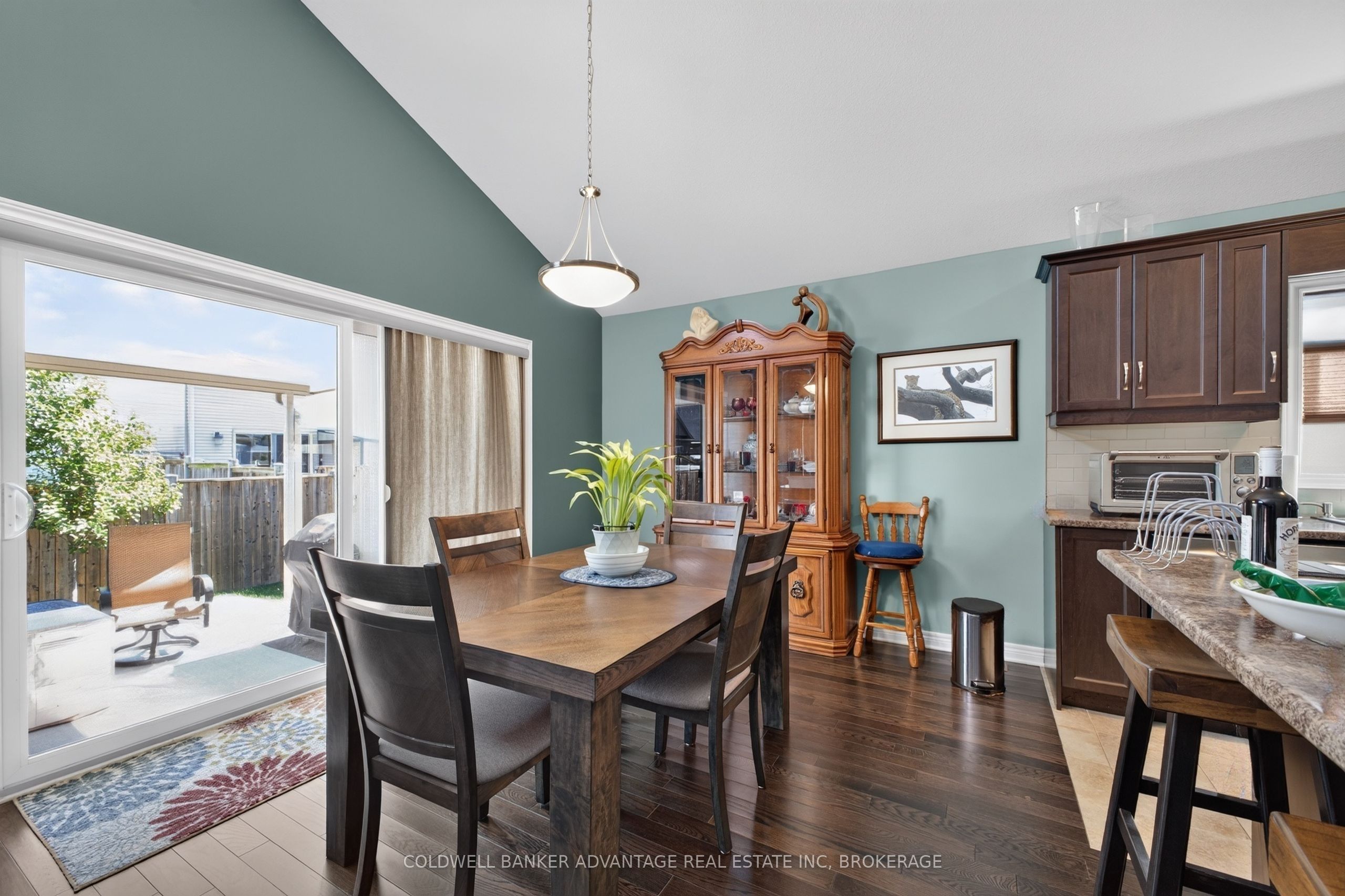 211 Classic Avenue Property Photo 7