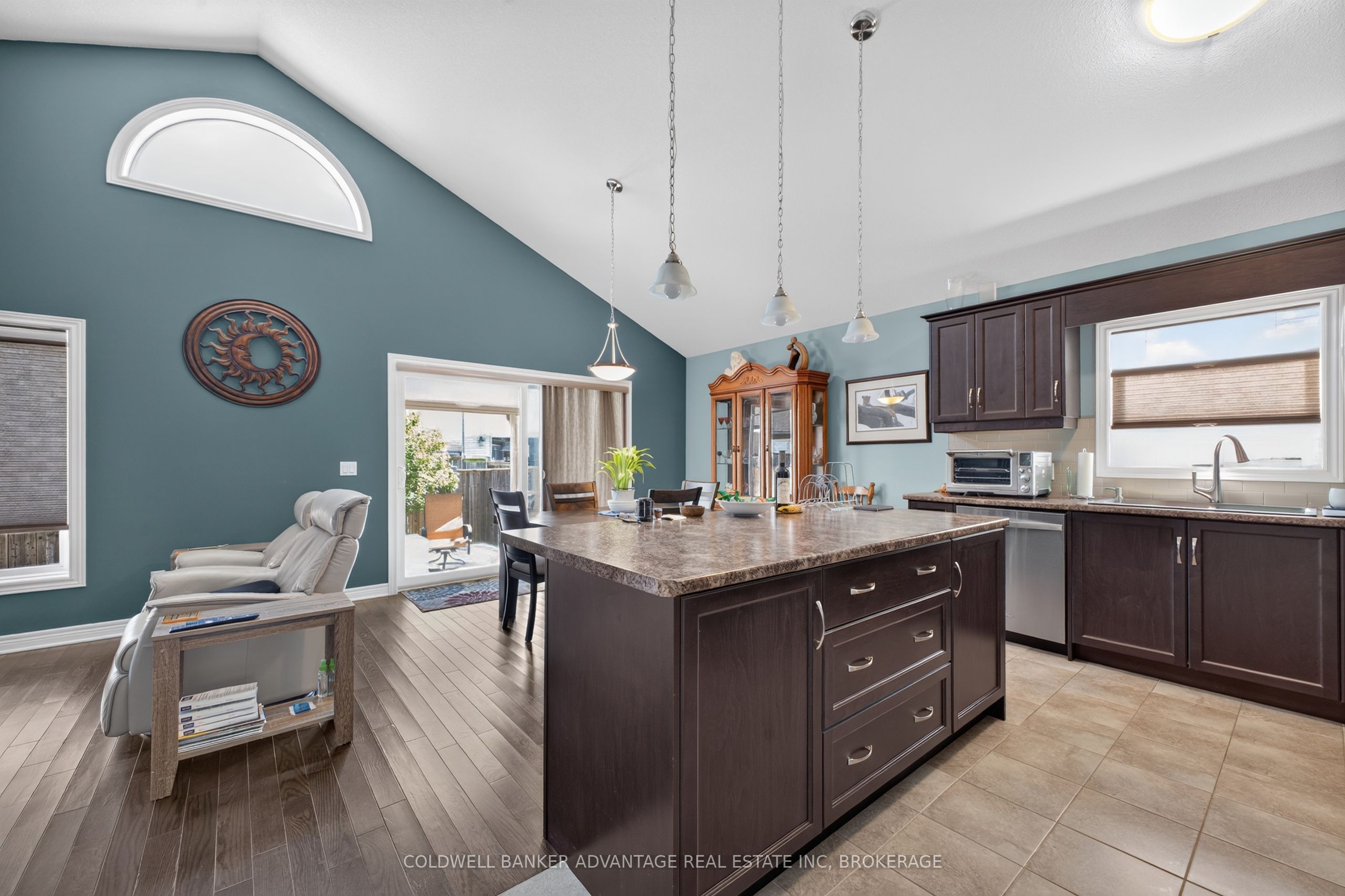 211 Classic Avenue Property Photo 8