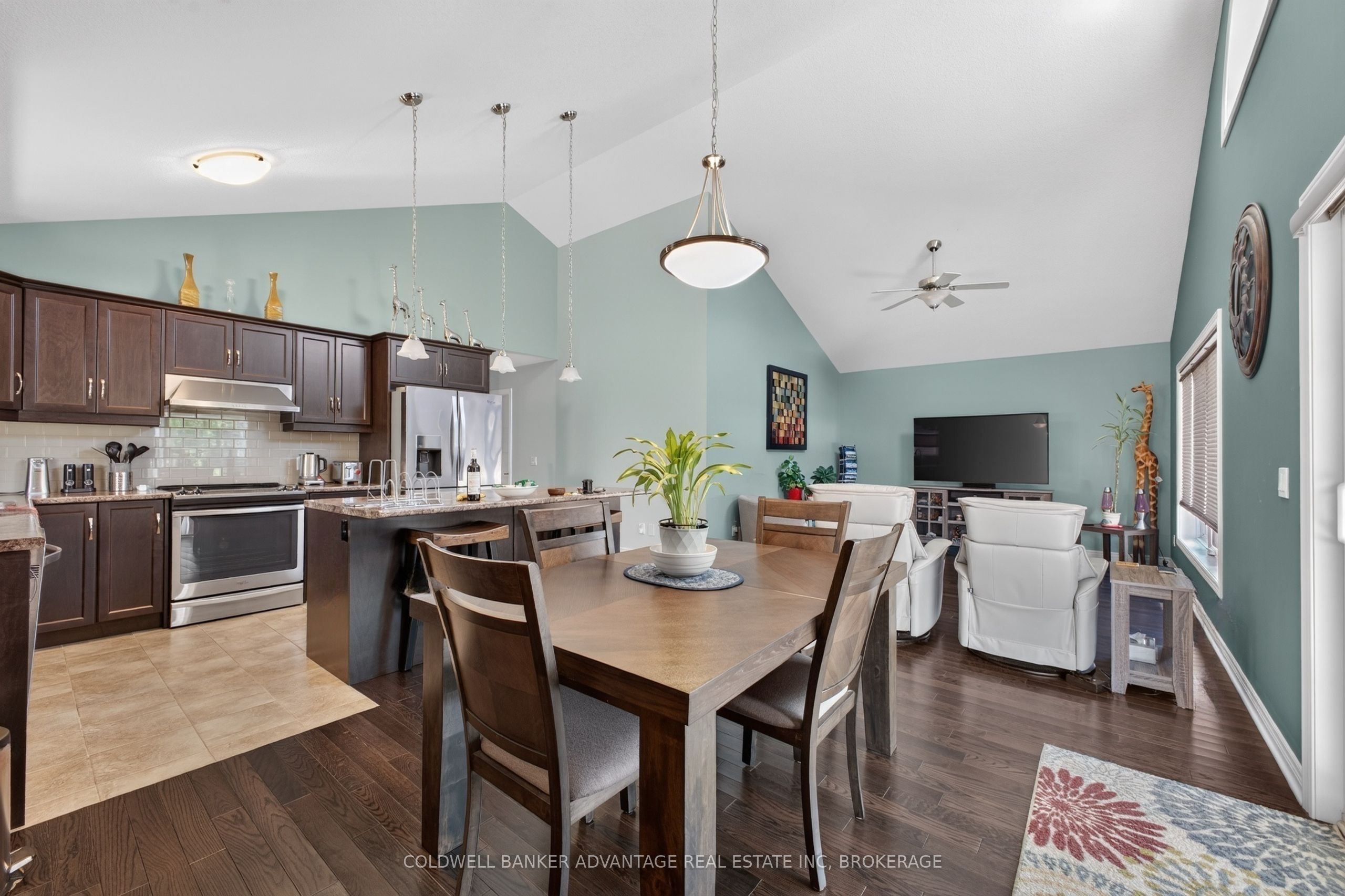 211 Classic Avenue Property Photo 9