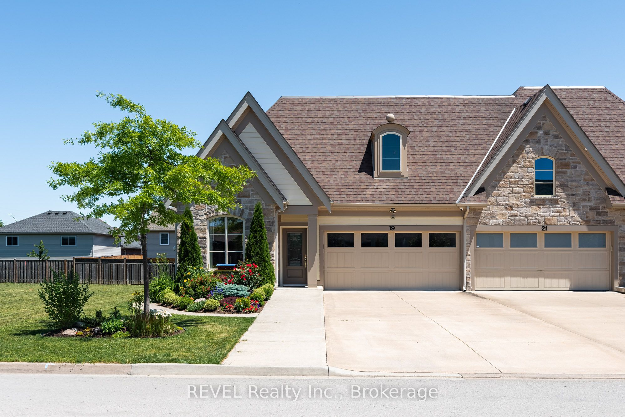 19 Francesco Crescent Property Photo 1